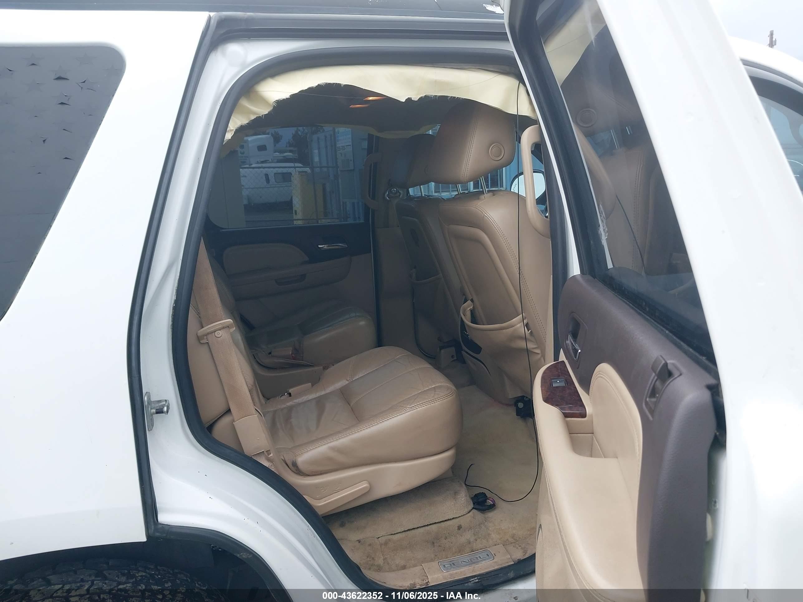 GMC YUKON image 8