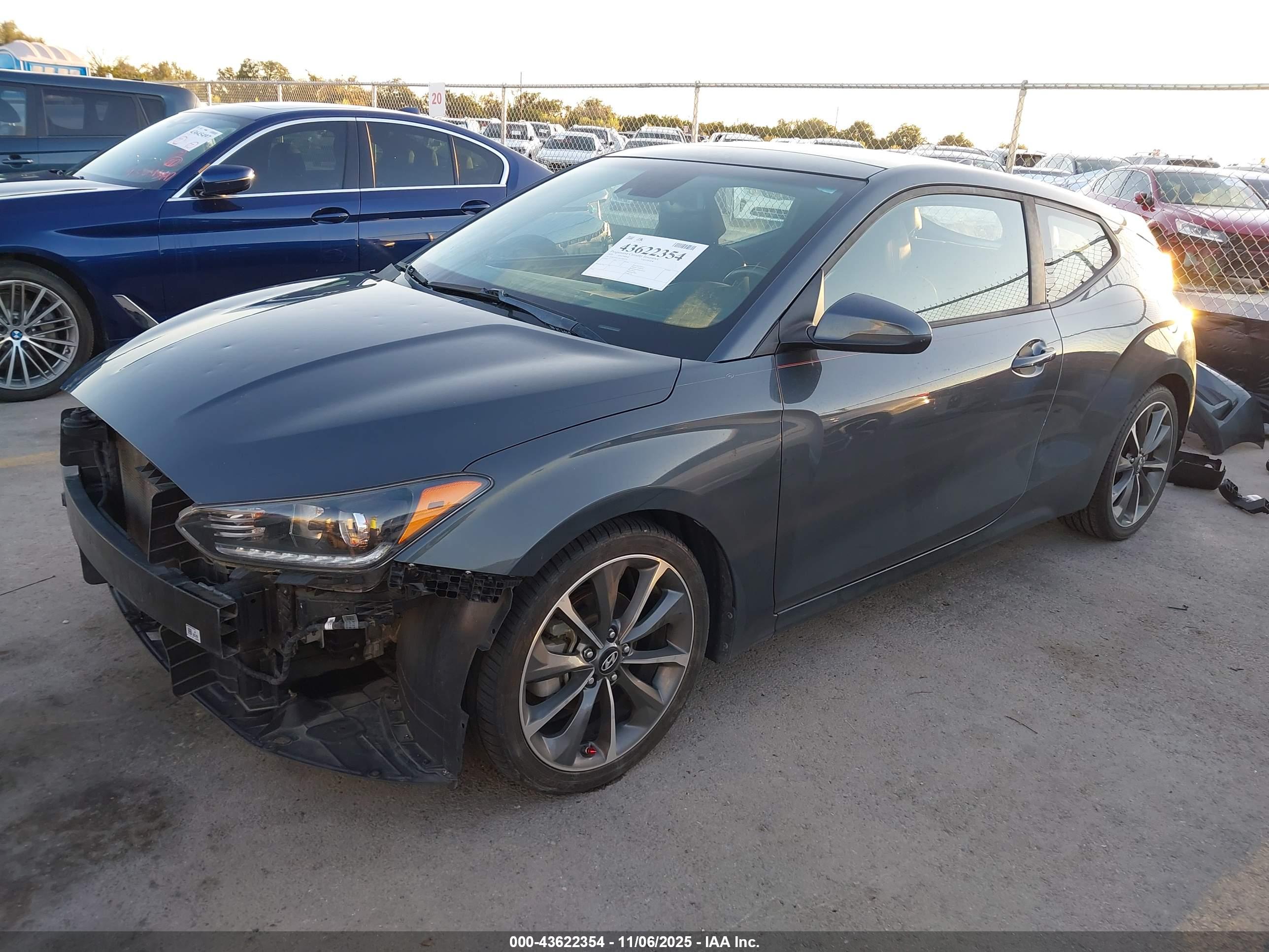 HYUNDAI VELOSTER image 2