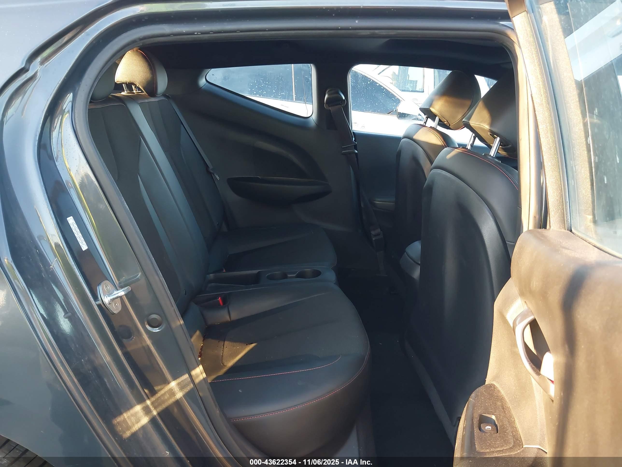 HYUNDAI VELOSTER image 8