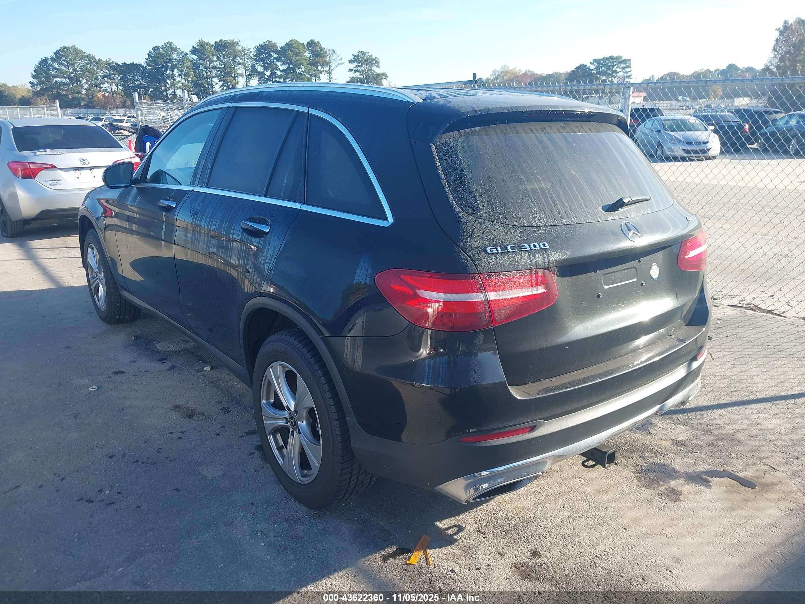 MERCEDES-BENZ GLC image 3