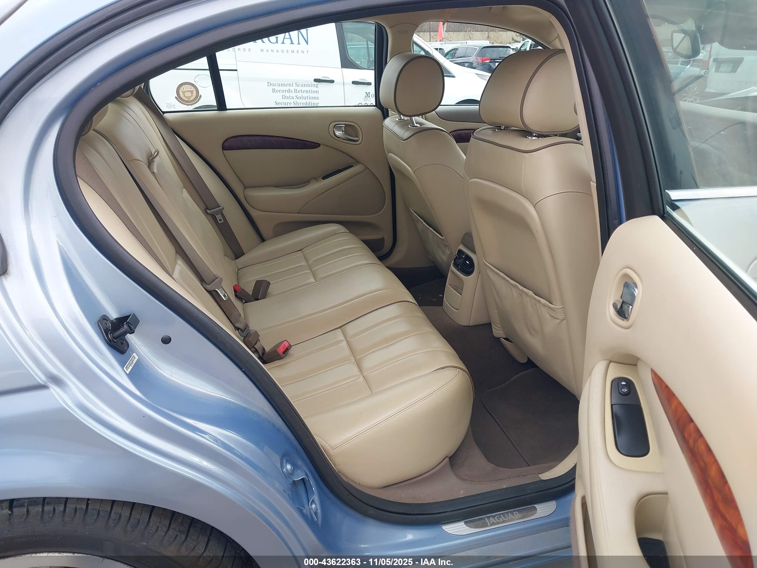 JAGUAR S-TYPE image 8