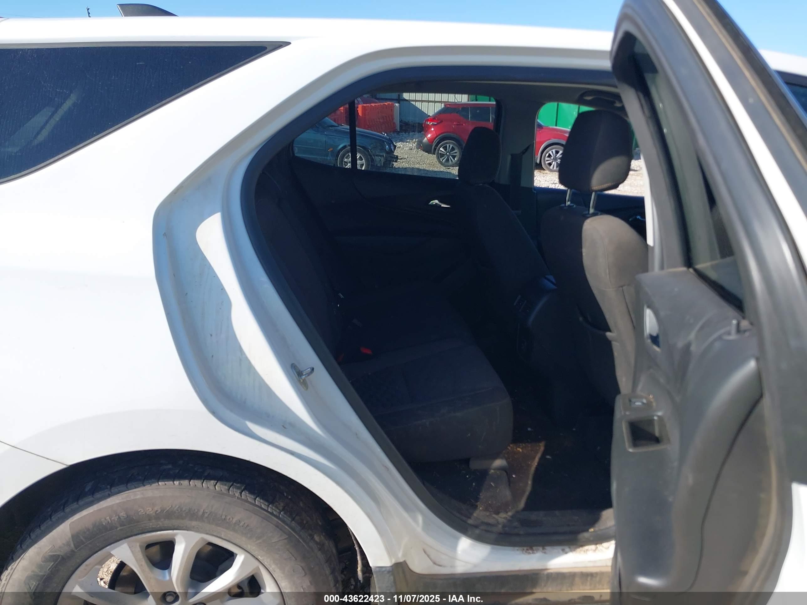 CHEVROLET EQUINOX image 8