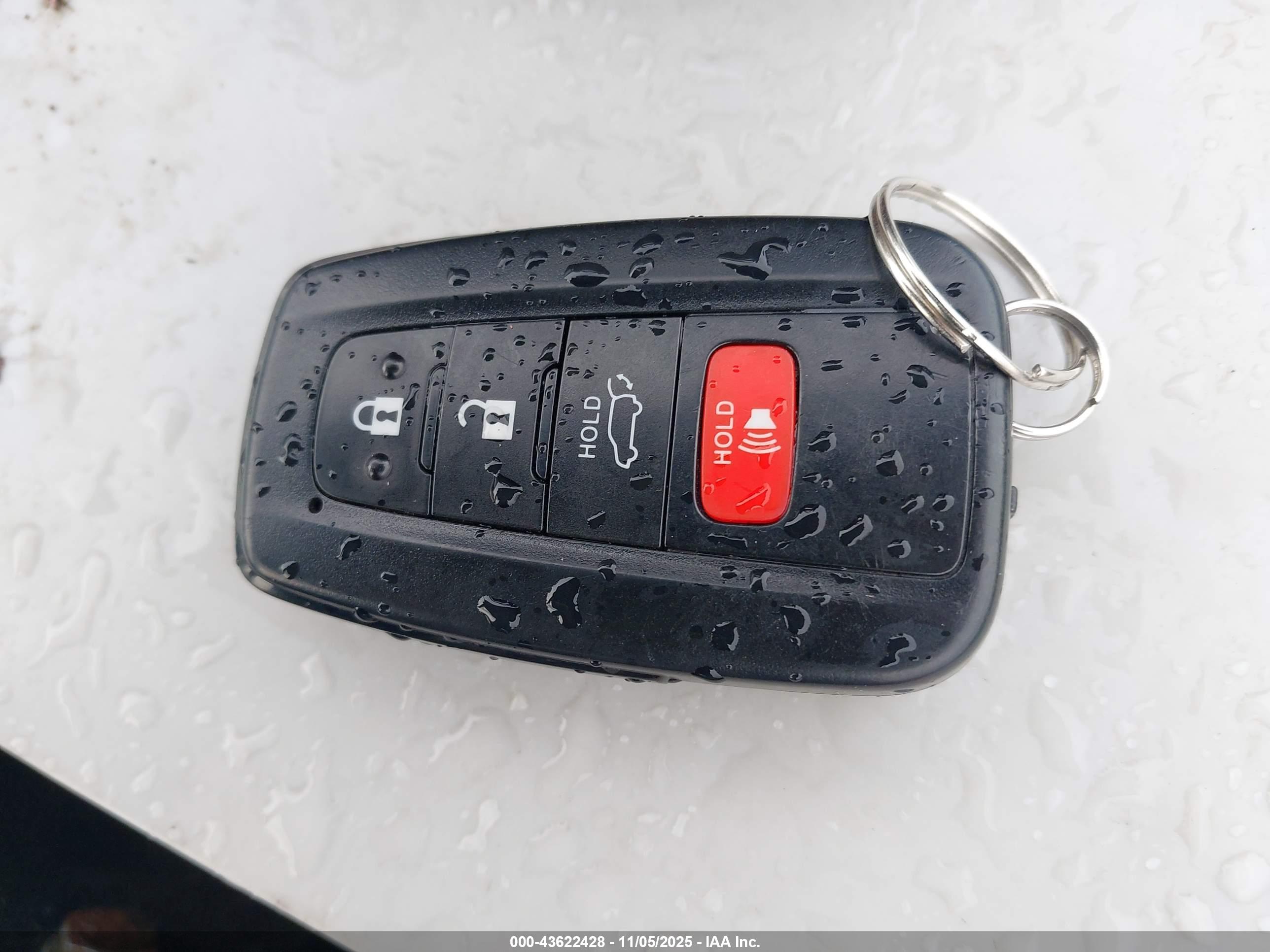 TOYOTA RAV4 image 11