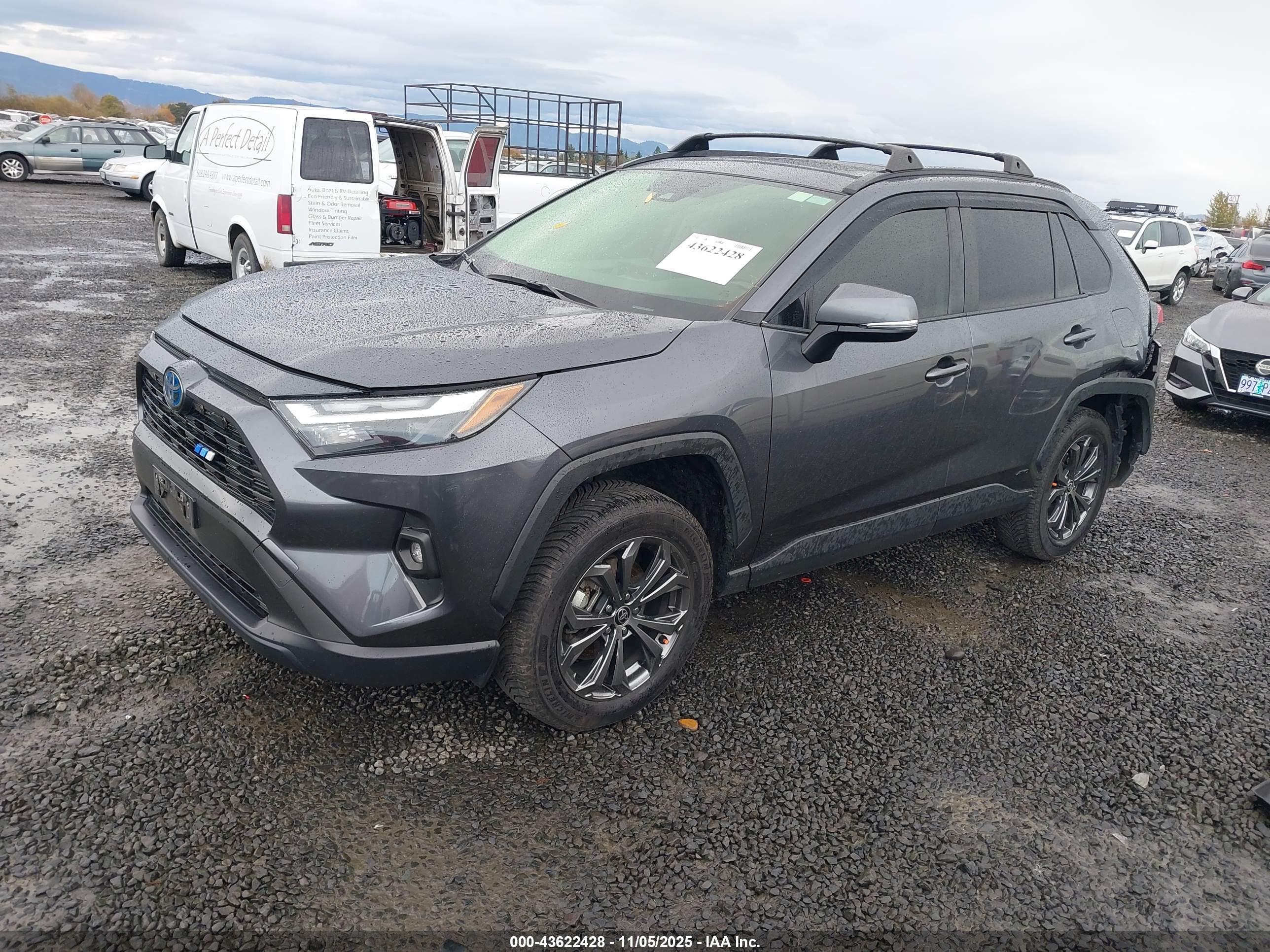TOYOTA RAV4 image 2