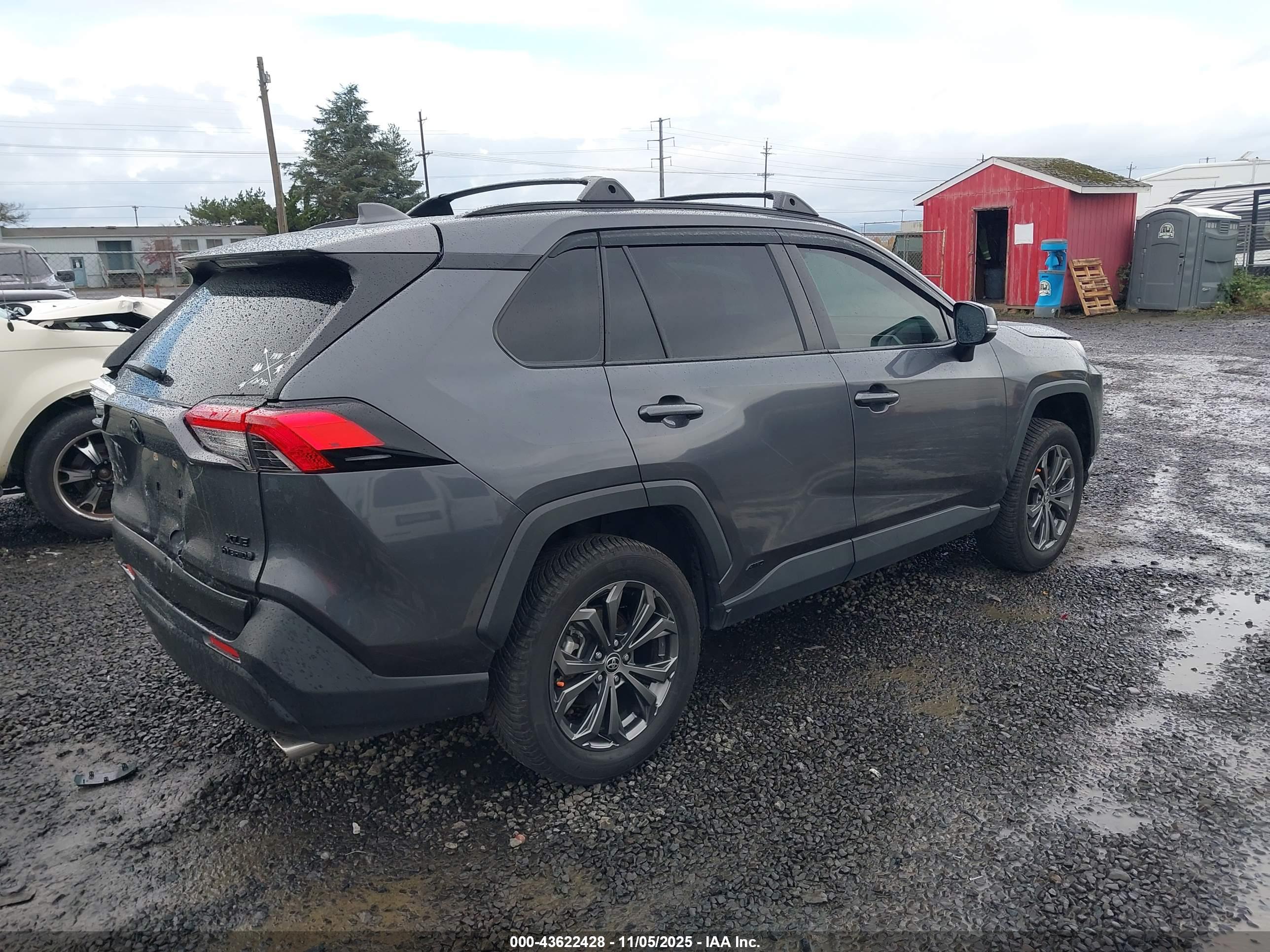 TOYOTA RAV4 image 4