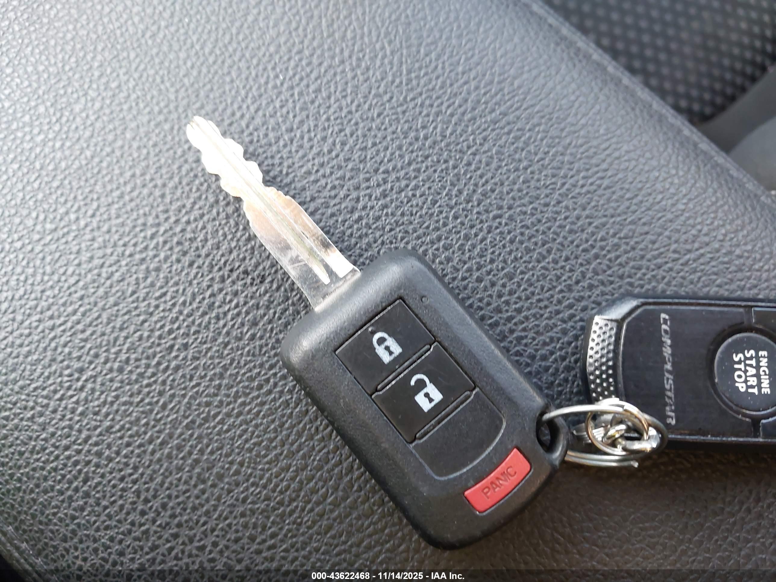 MITSUBISHI OUTLANDER image 11