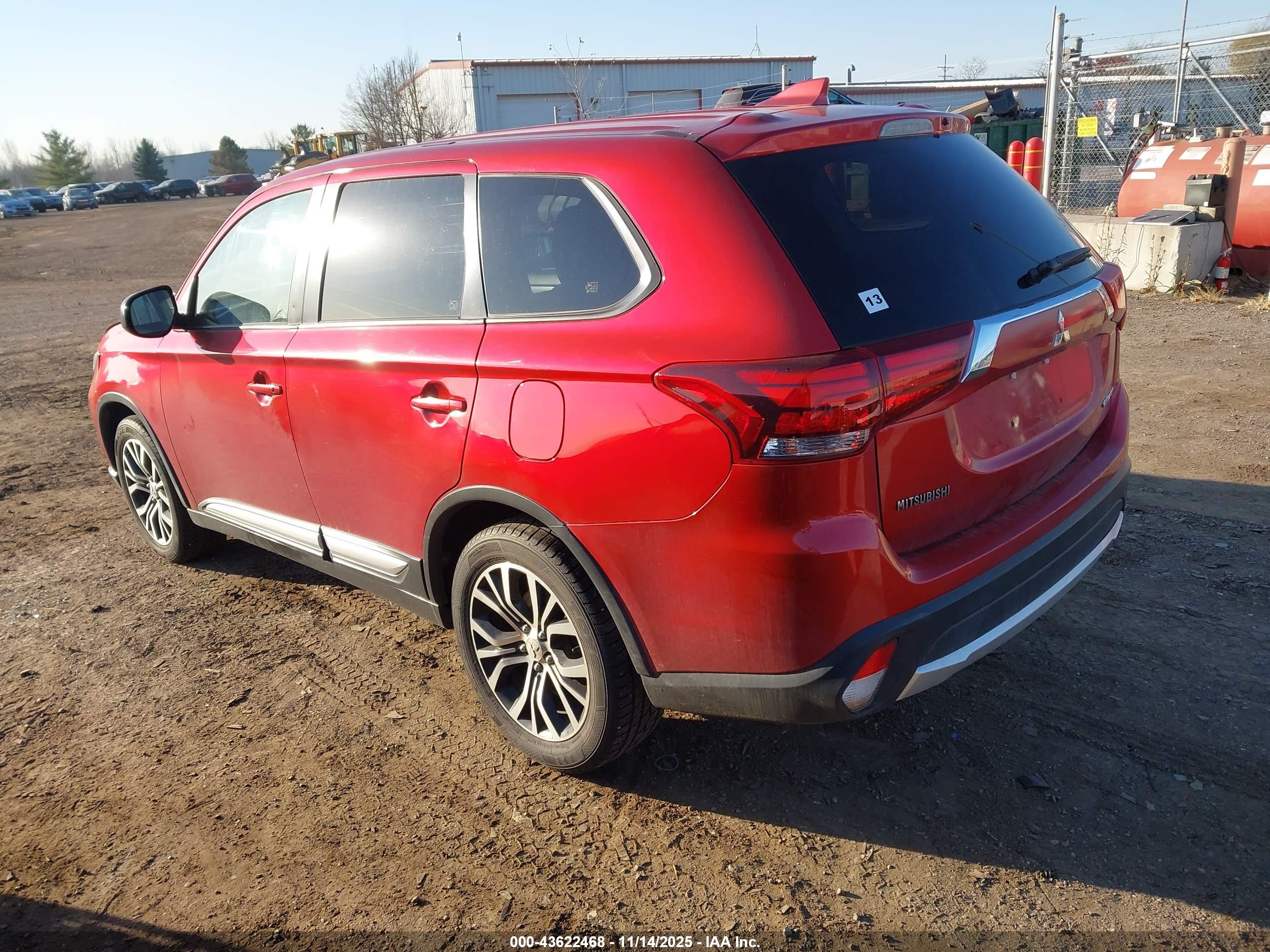 MITSUBISHI OUTLANDER image 3