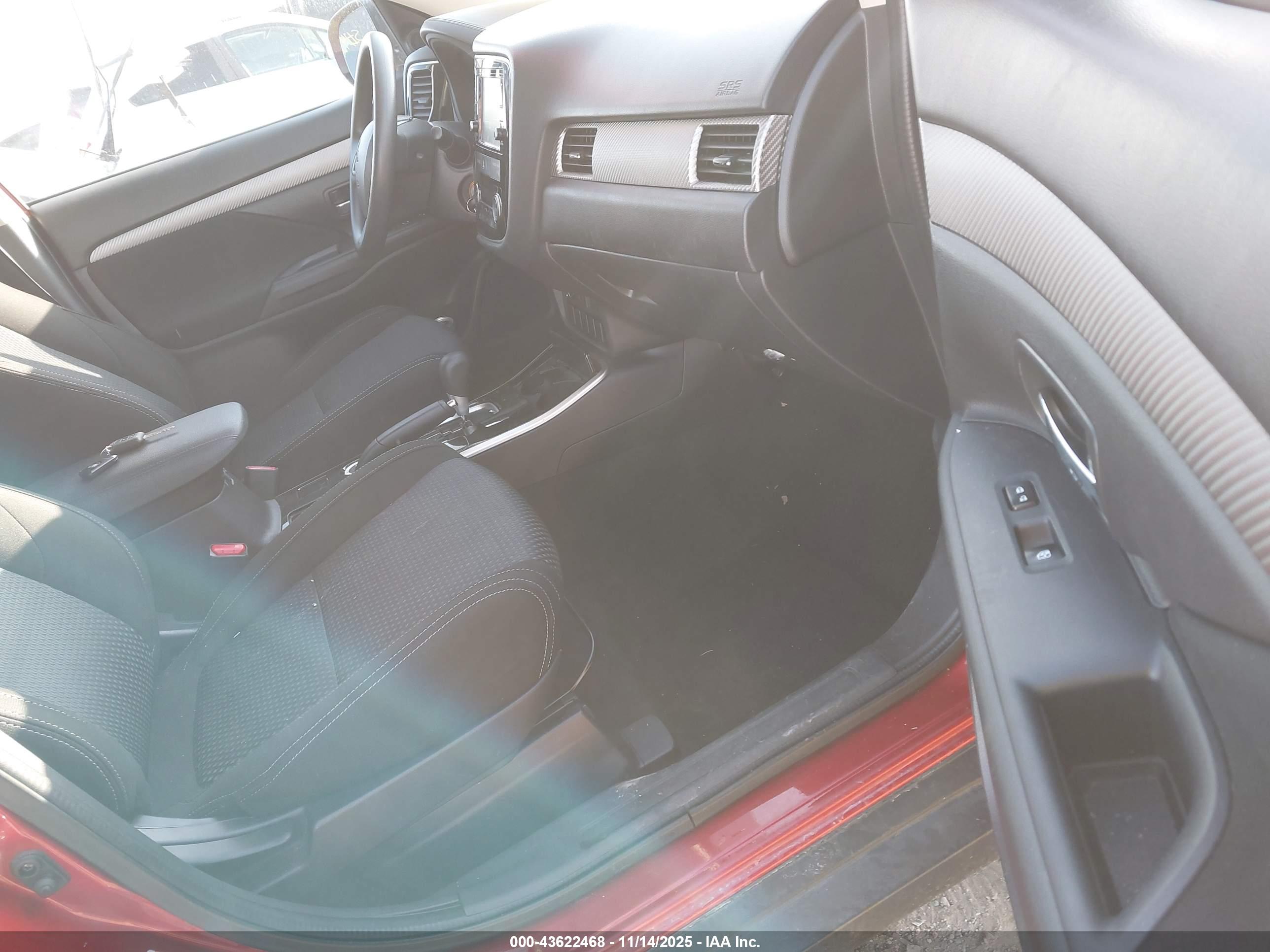 MITSUBISHI OUTLANDER image 5