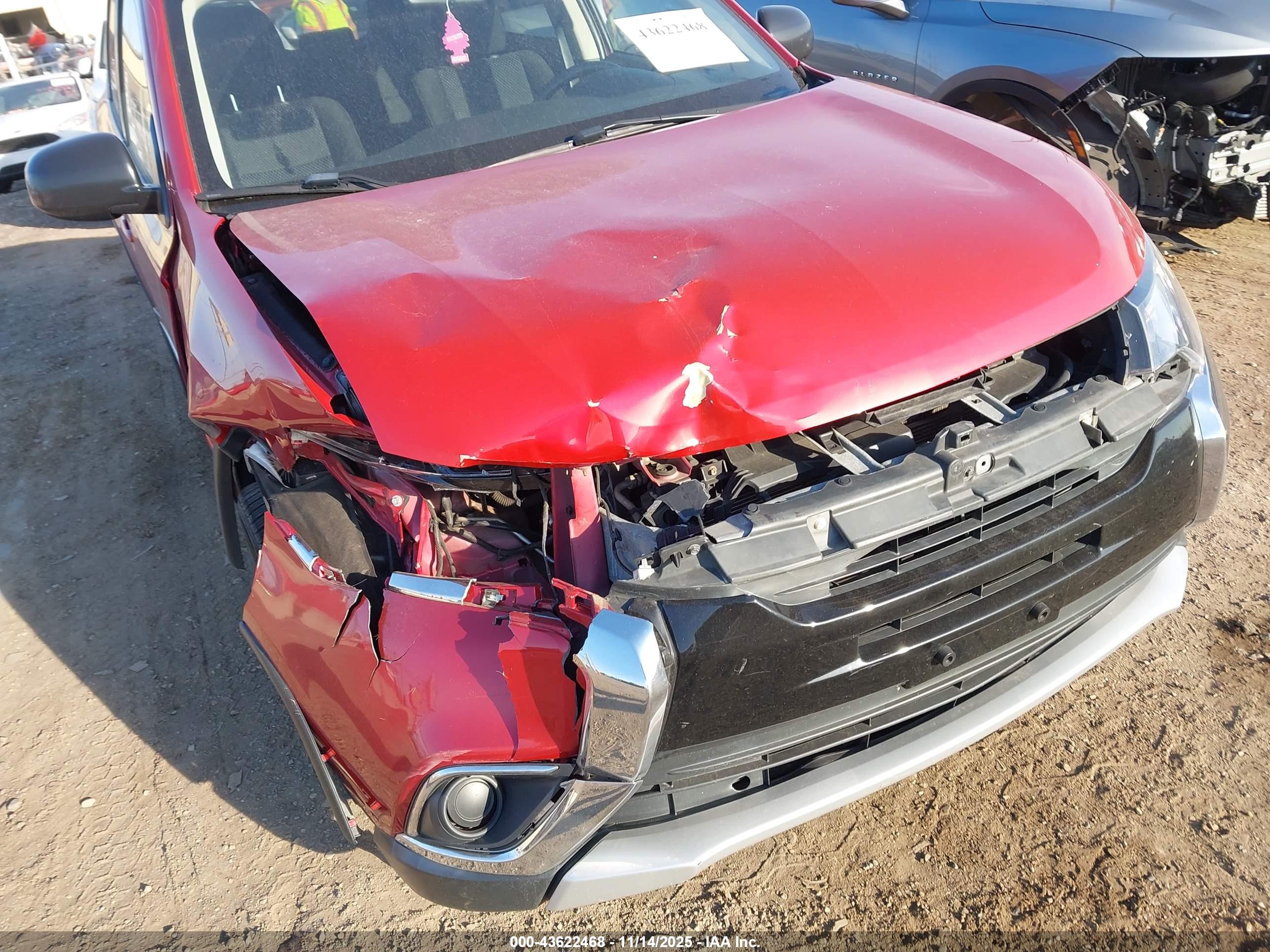 MITSUBISHI OUTLANDER image 6