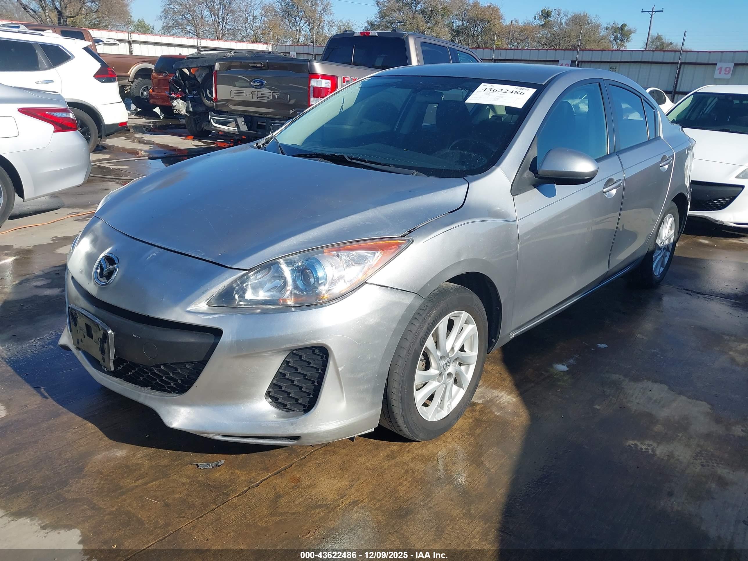 MAZDA MAZDA3 image 2