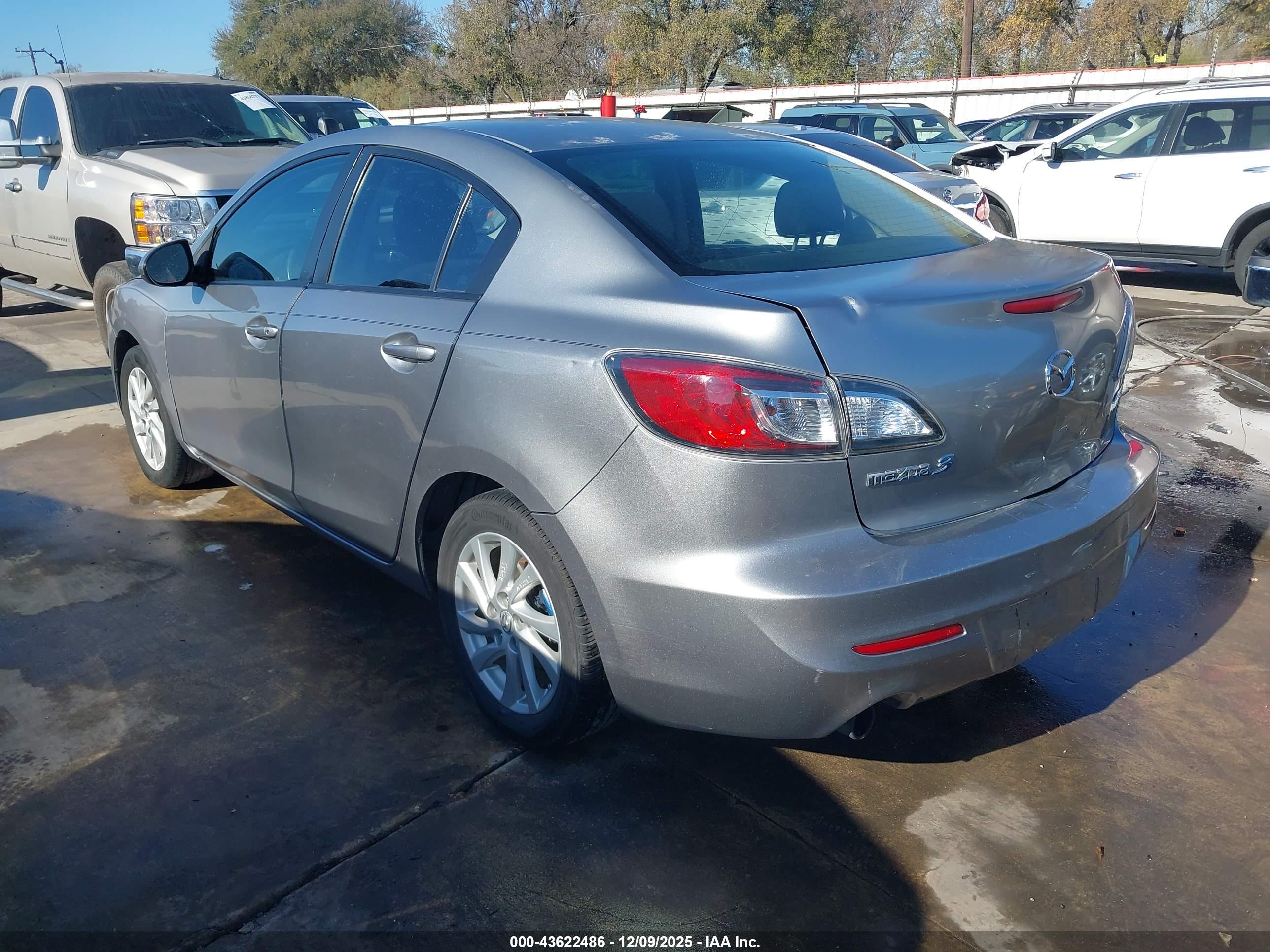 MAZDA MAZDA3 image 3