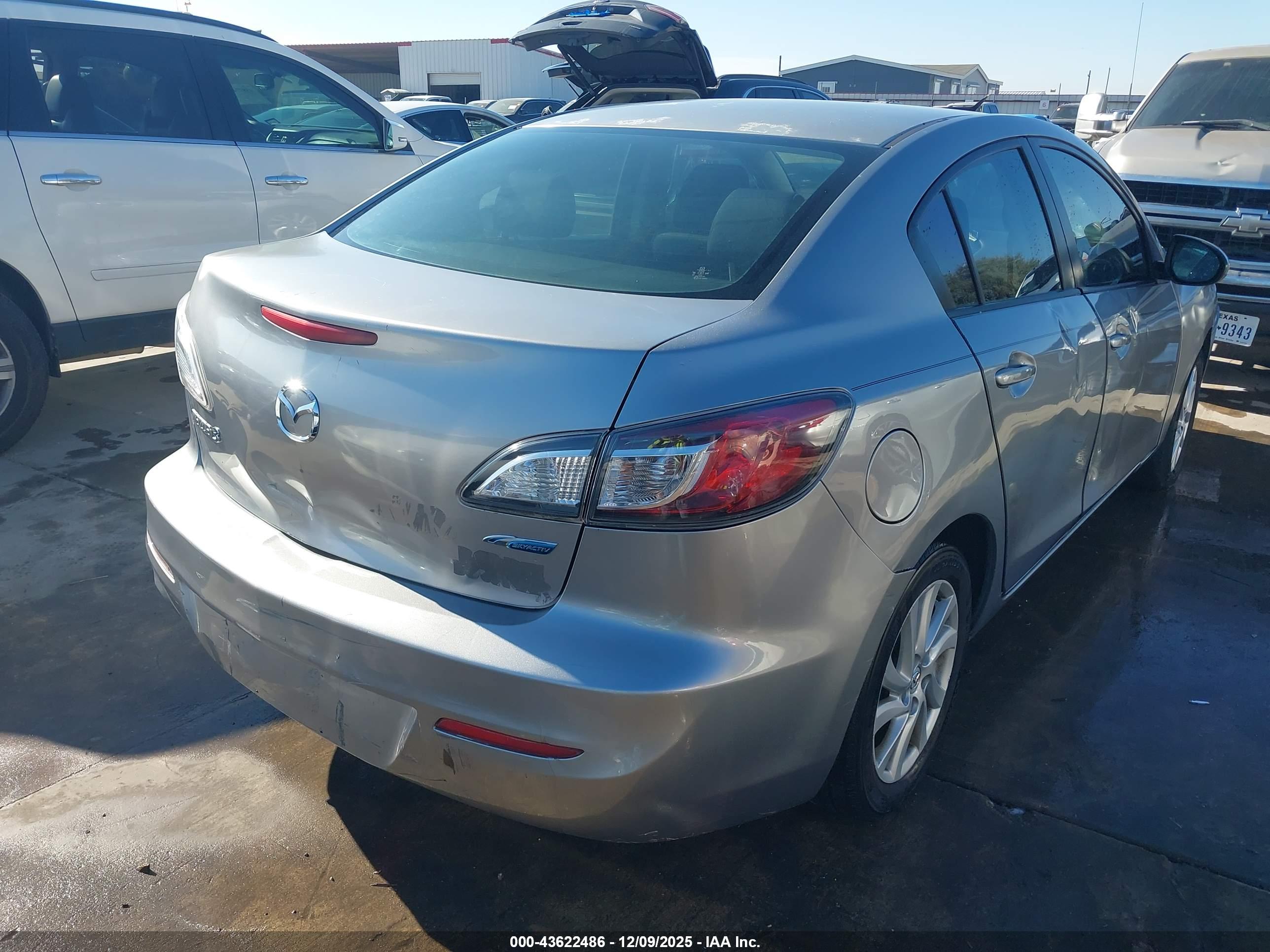 MAZDA MAZDA3 image 4