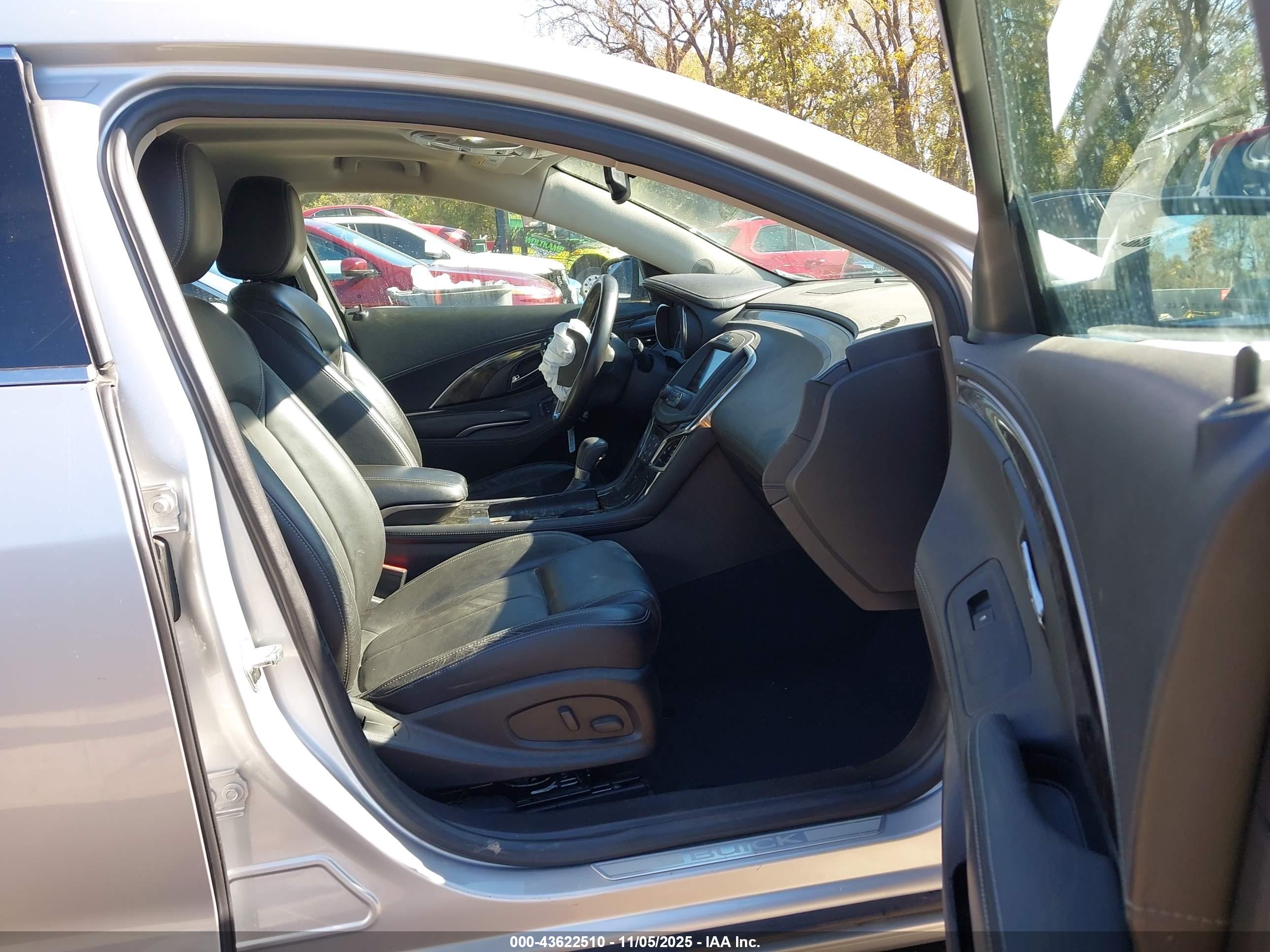 BUICK LACROSSE image 5