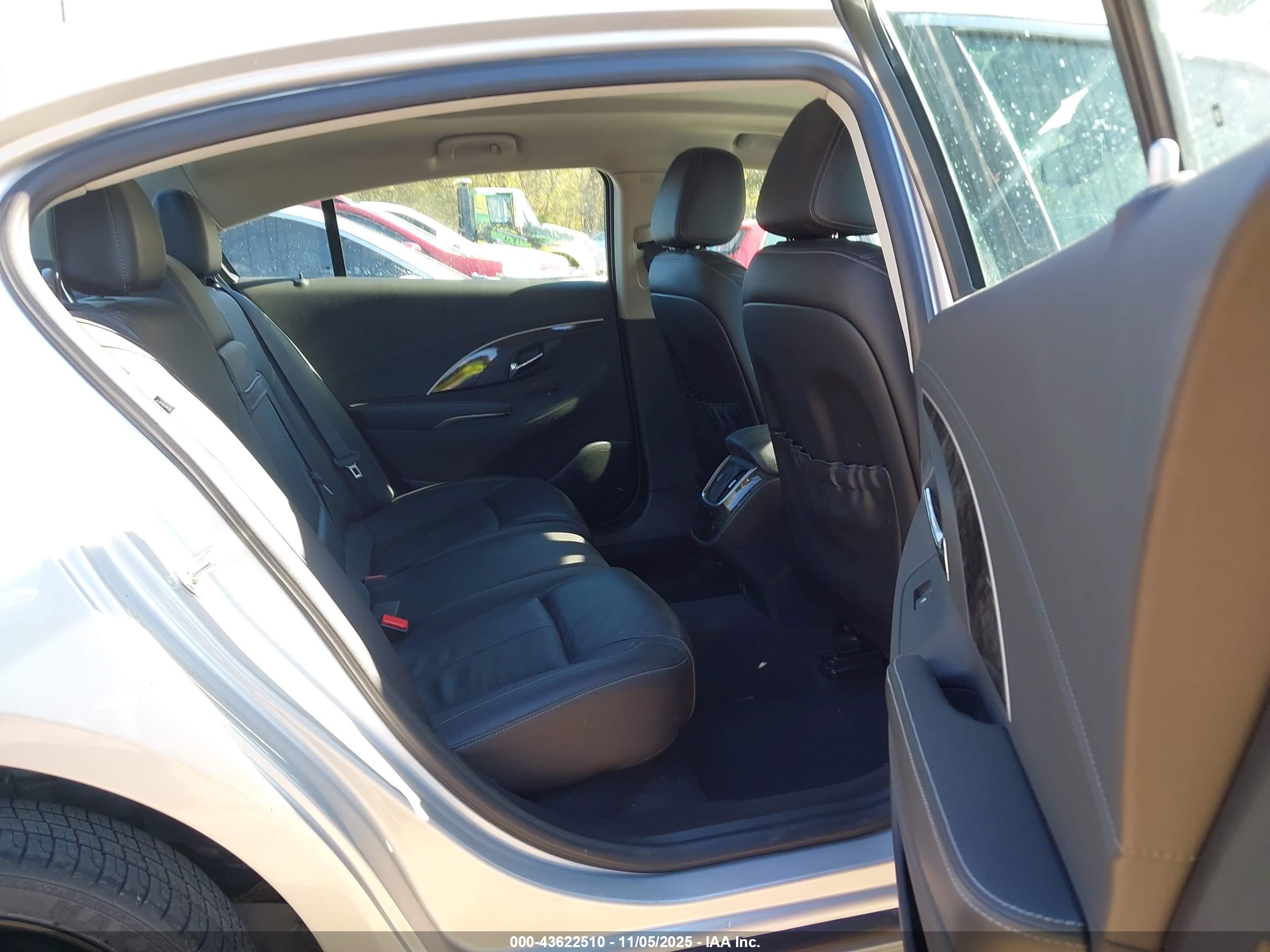 BUICK LACROSSE image 8