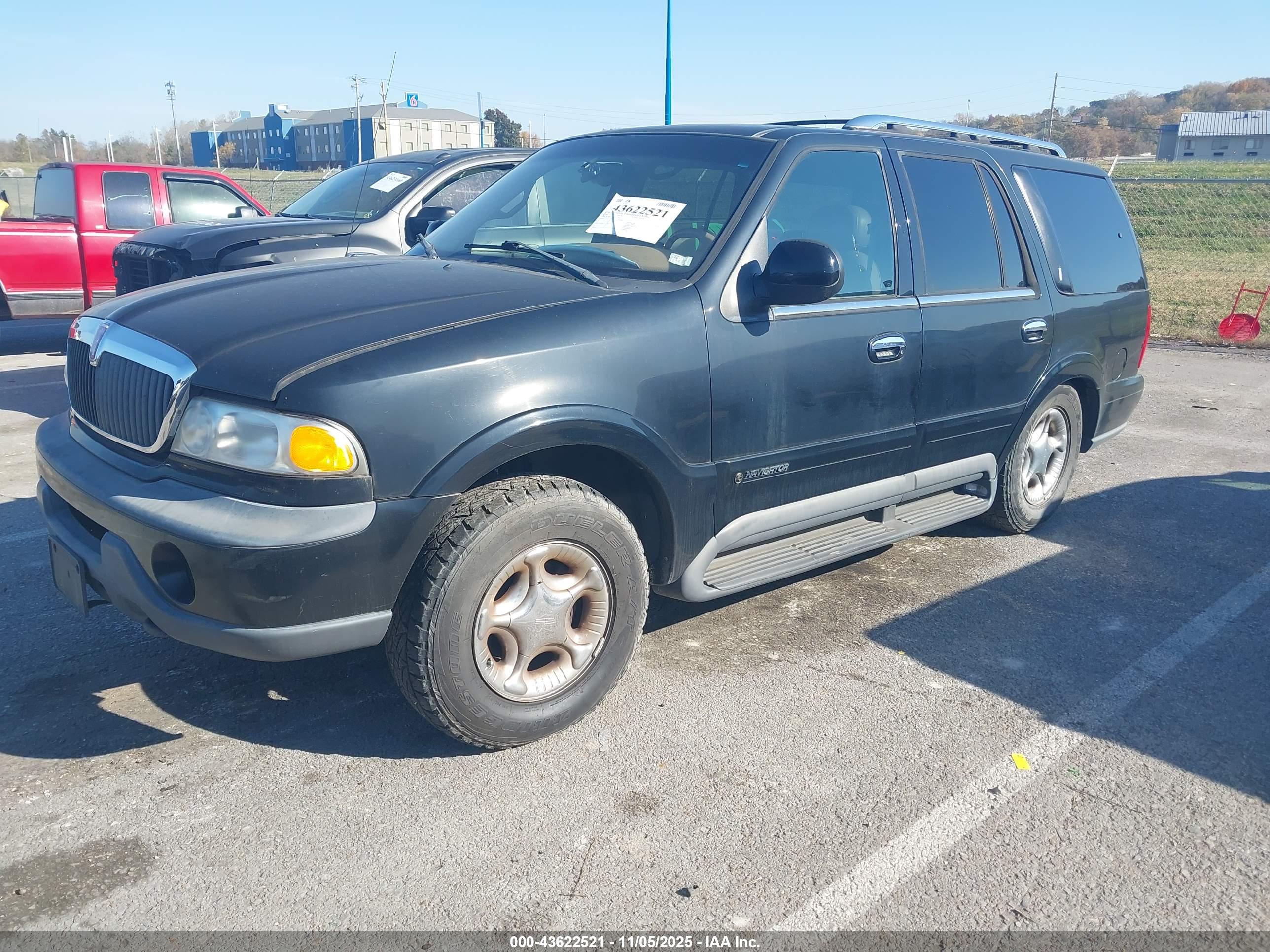 LINCOLN NAVIGATOR image 2