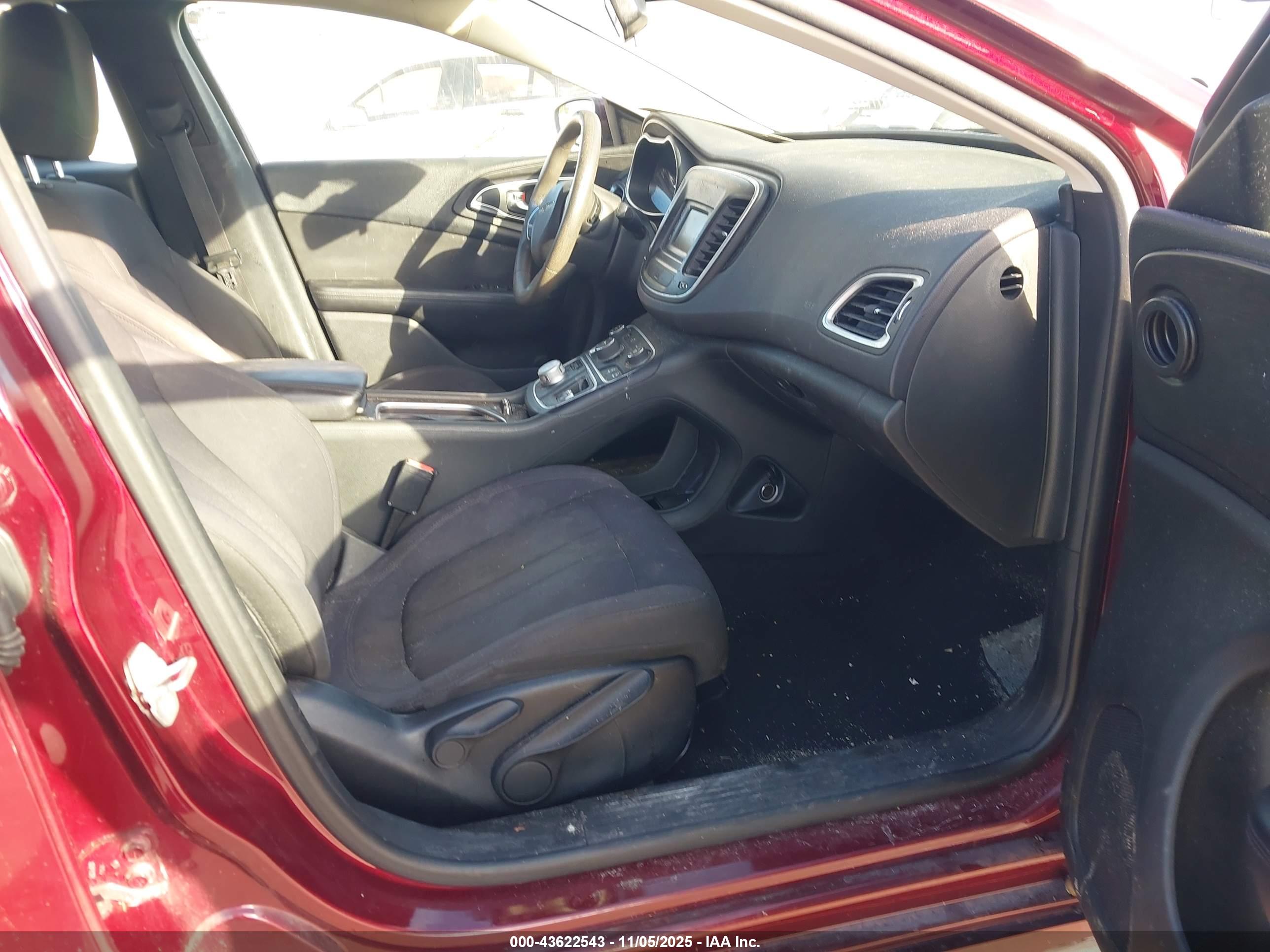 CHRYSLER 200 image 5