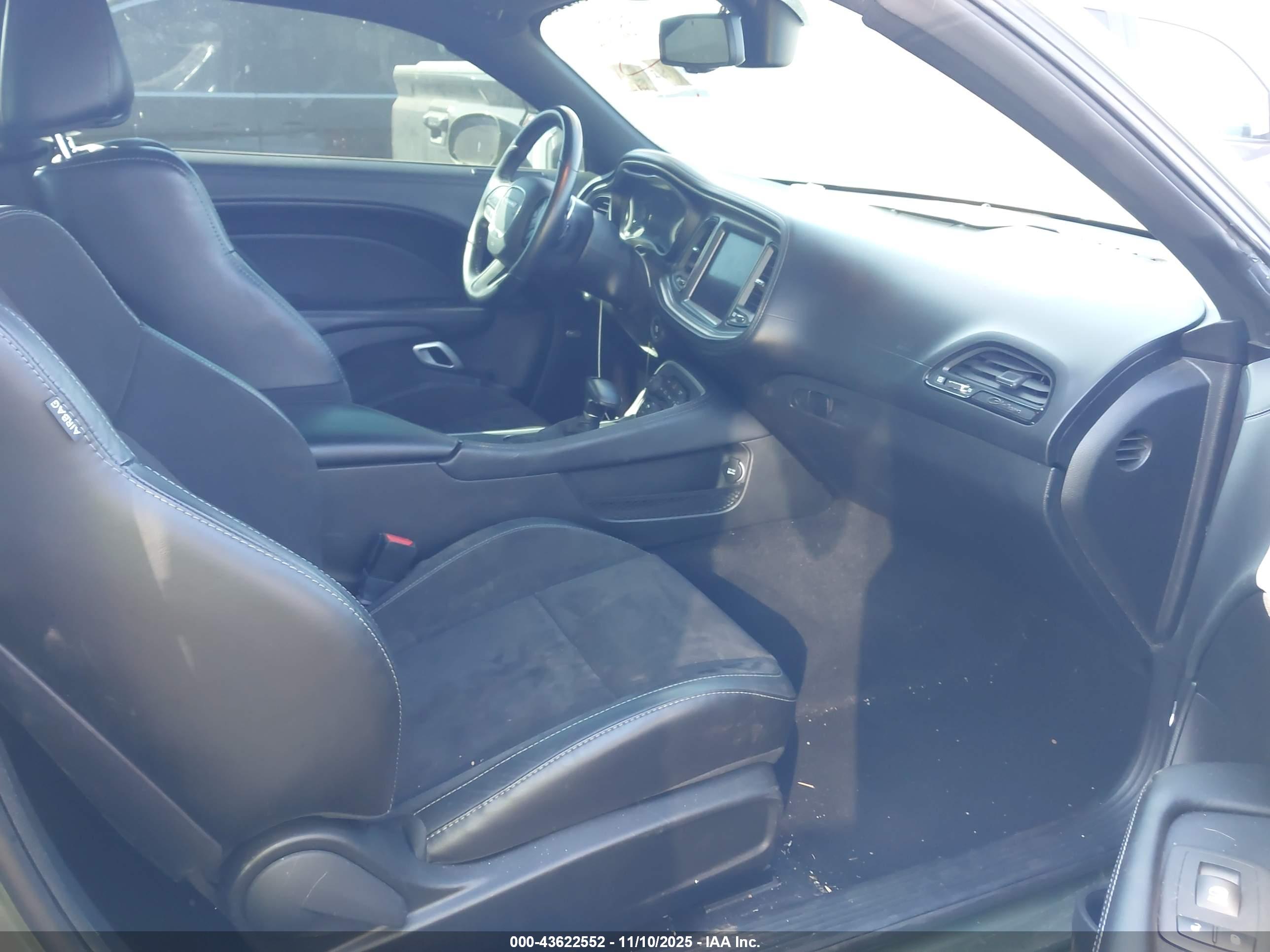 DODGE CHALLENGER image 5