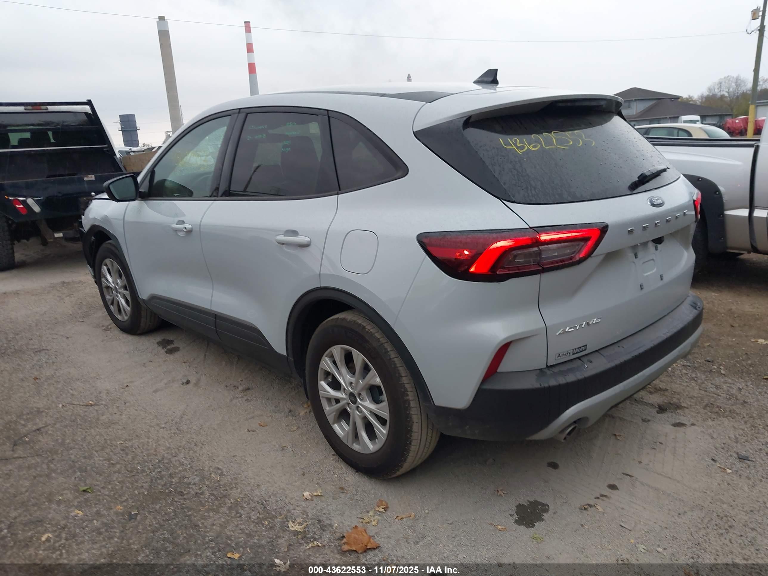 FORD ESCAPE image 3