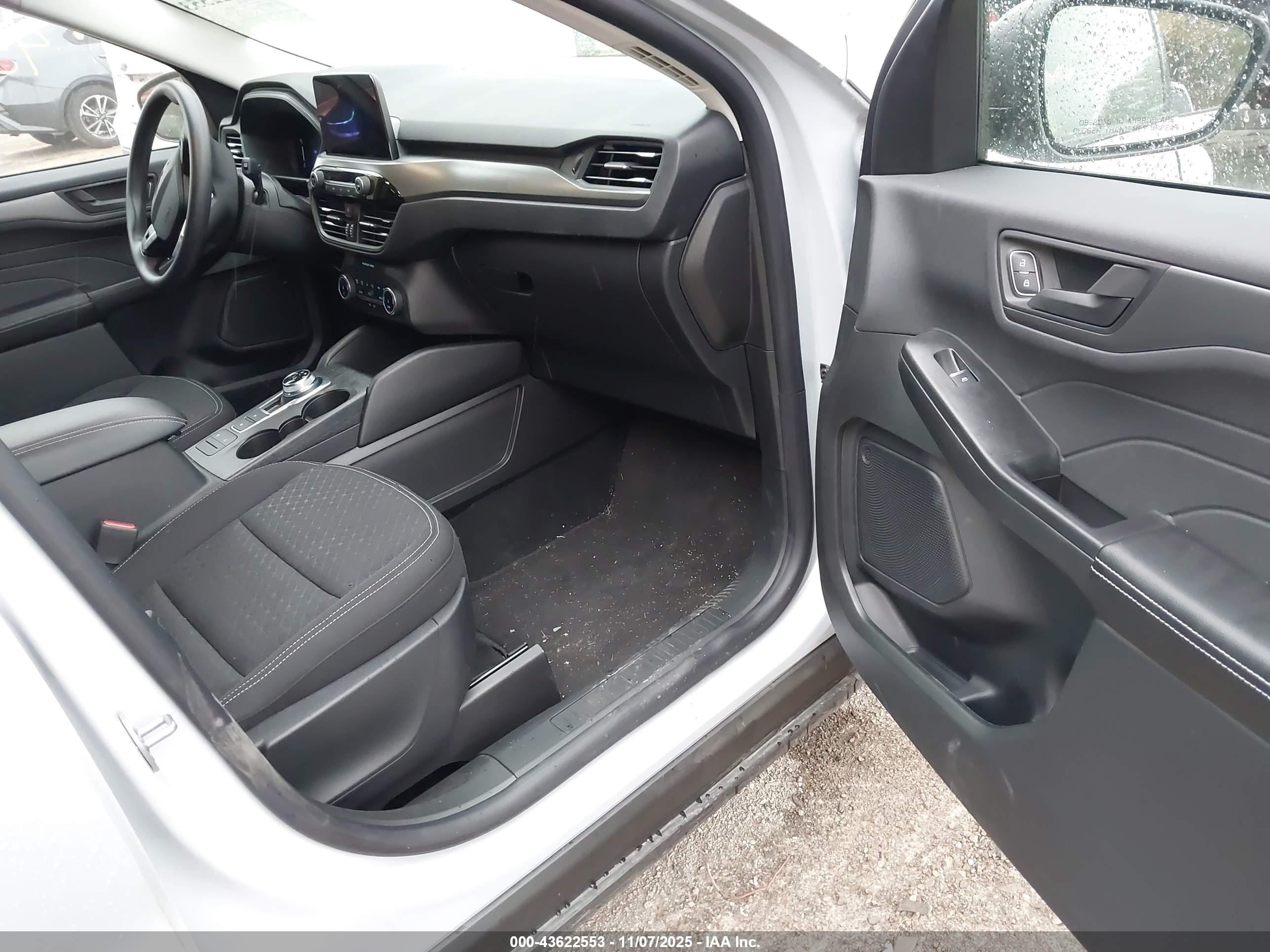 FORD ESCAPE image 5