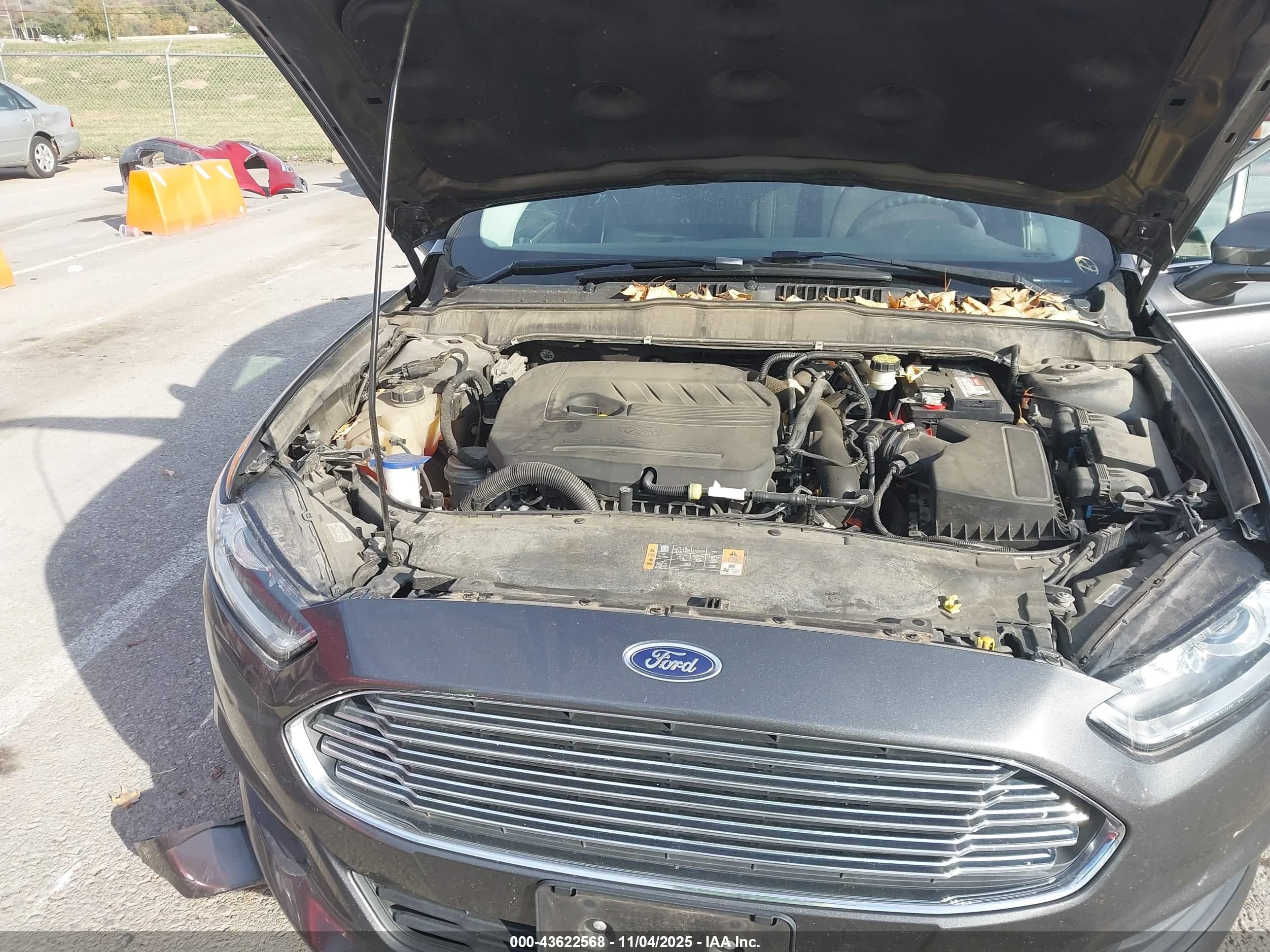 FORD FUSION image 10