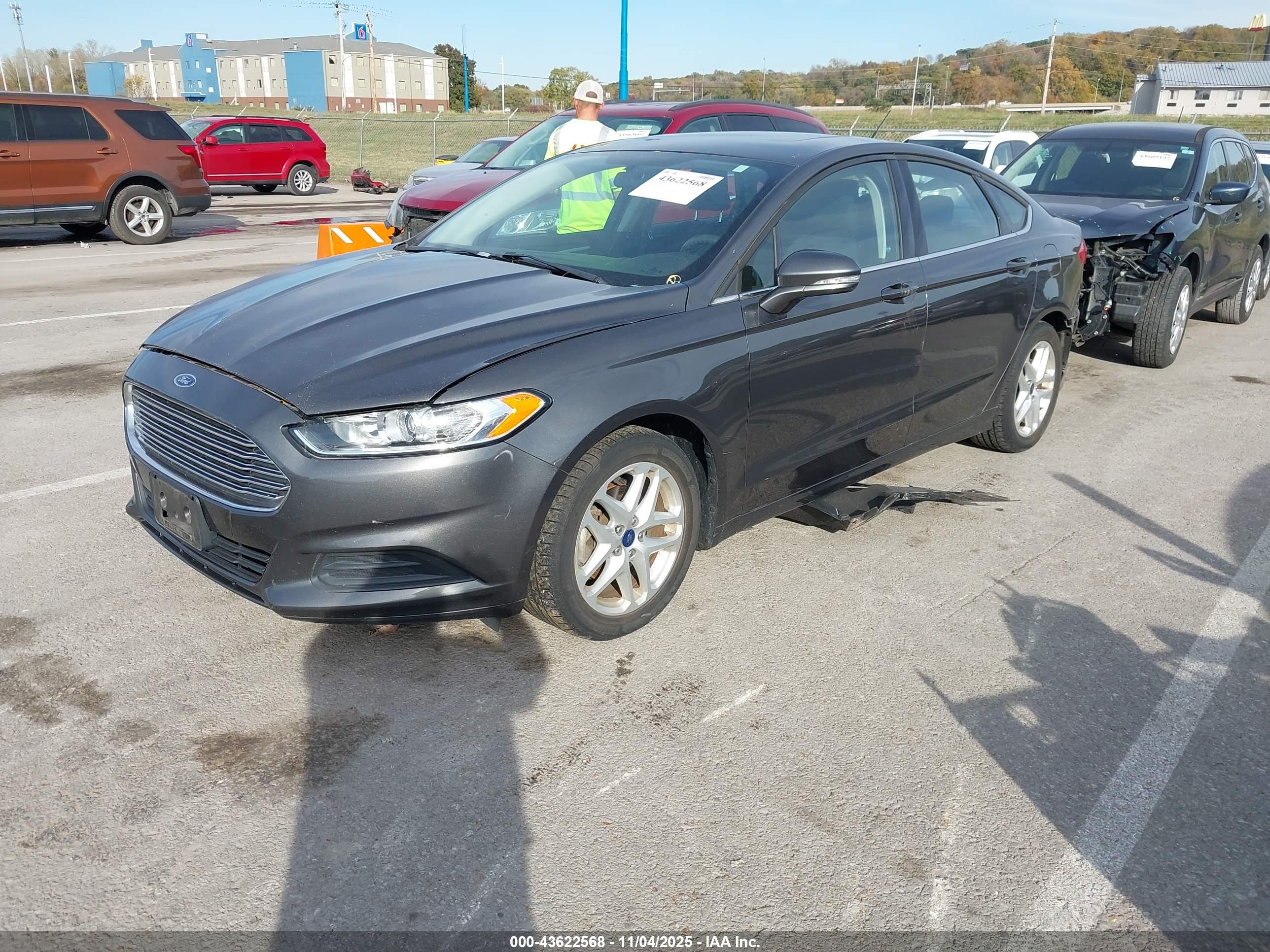 FORD FUSION image 2