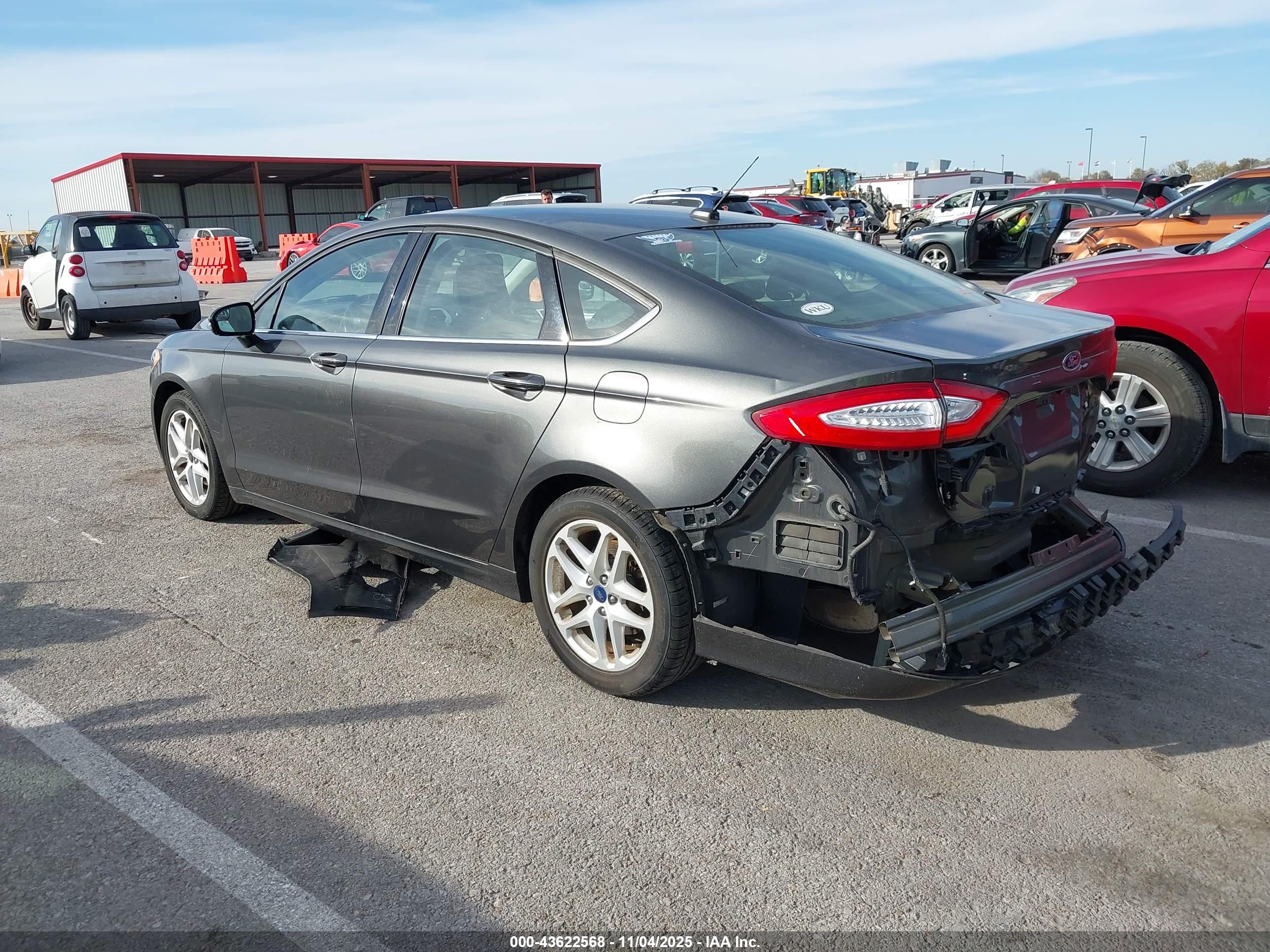 FORD FUSION image 3