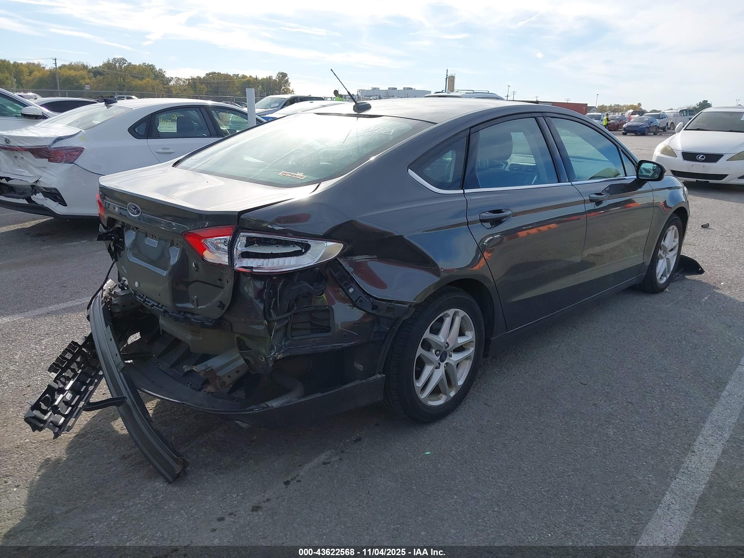 FORD FUSION image 4