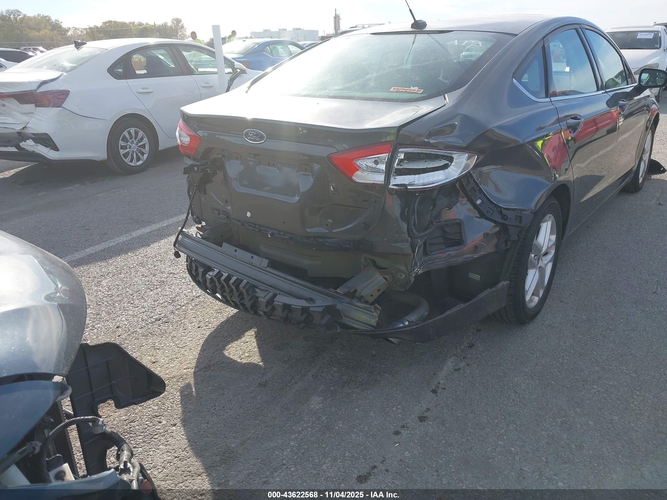 FORD FUSION image 6