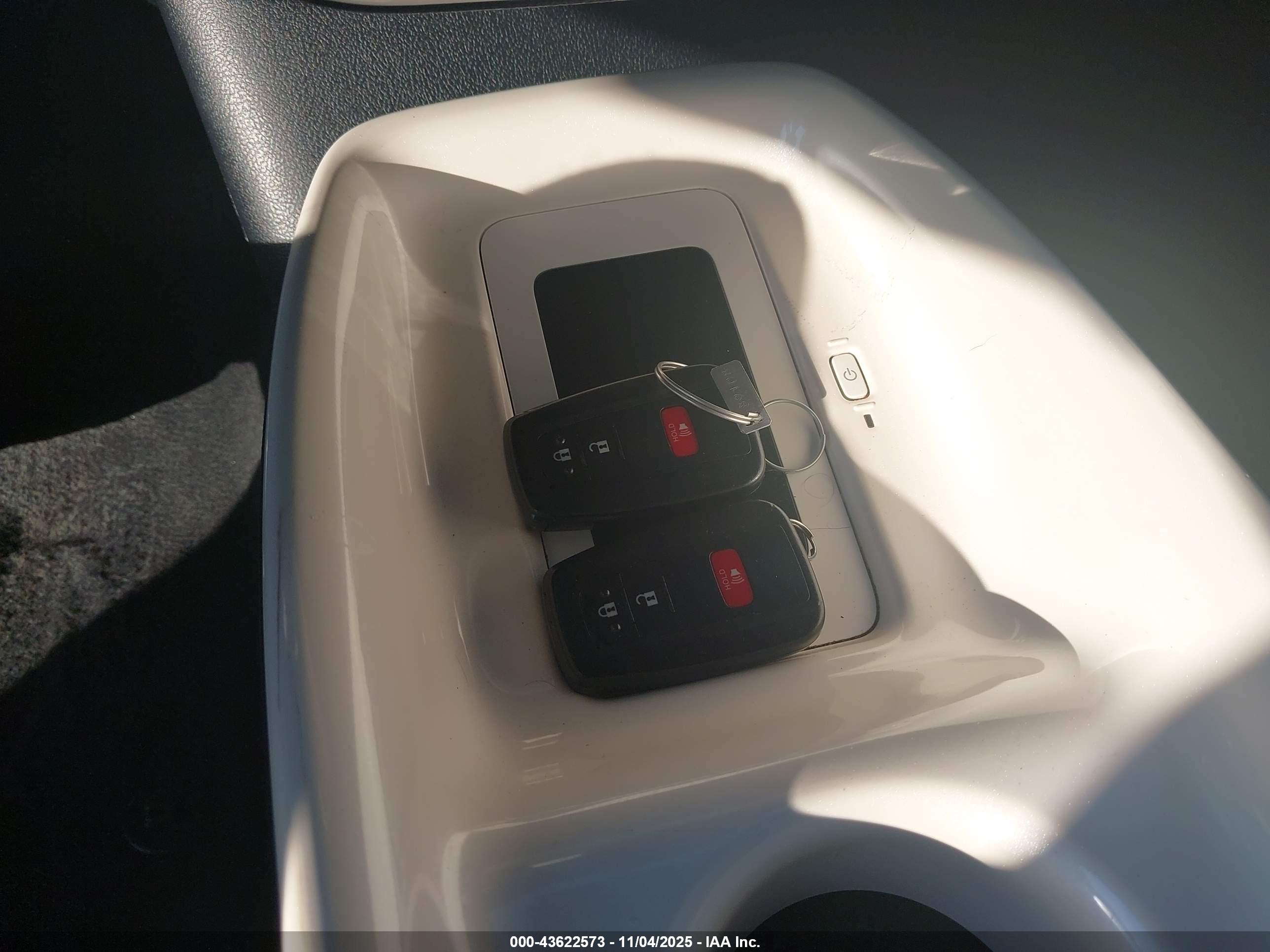 TOYOTA PRIUS image 11
