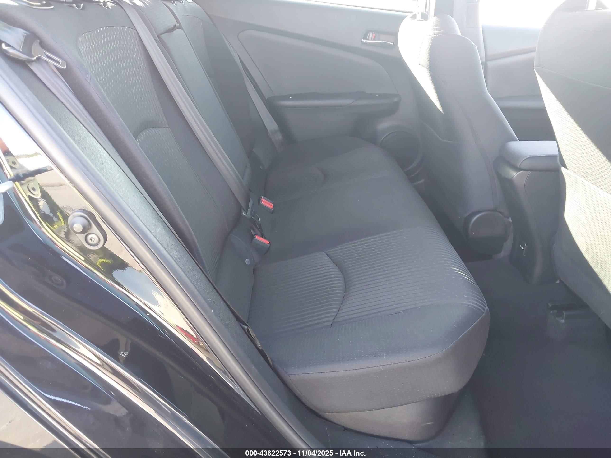 TOYOTA PRIUS image 8