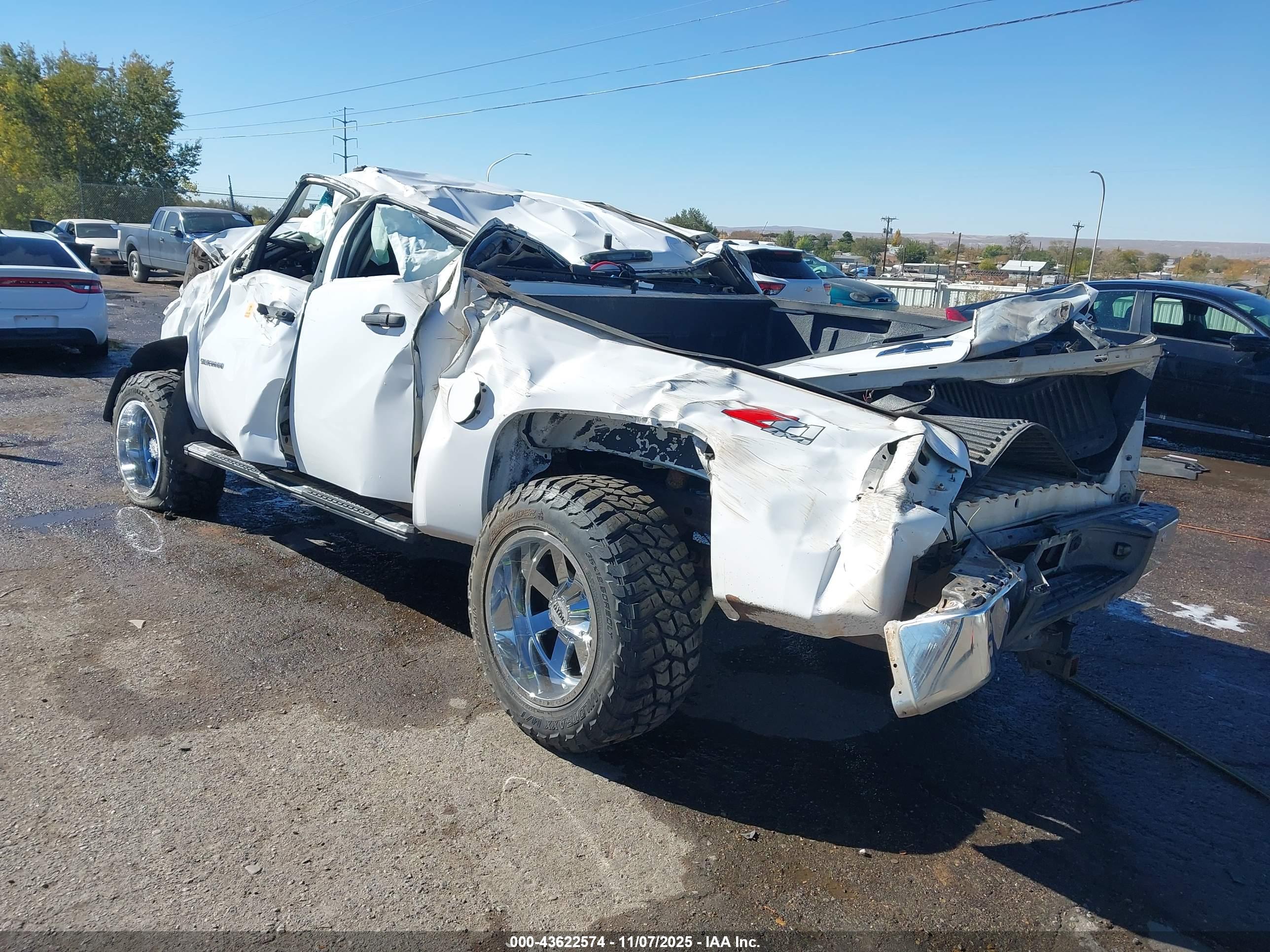 CHEVROLET SILVERADO image 3