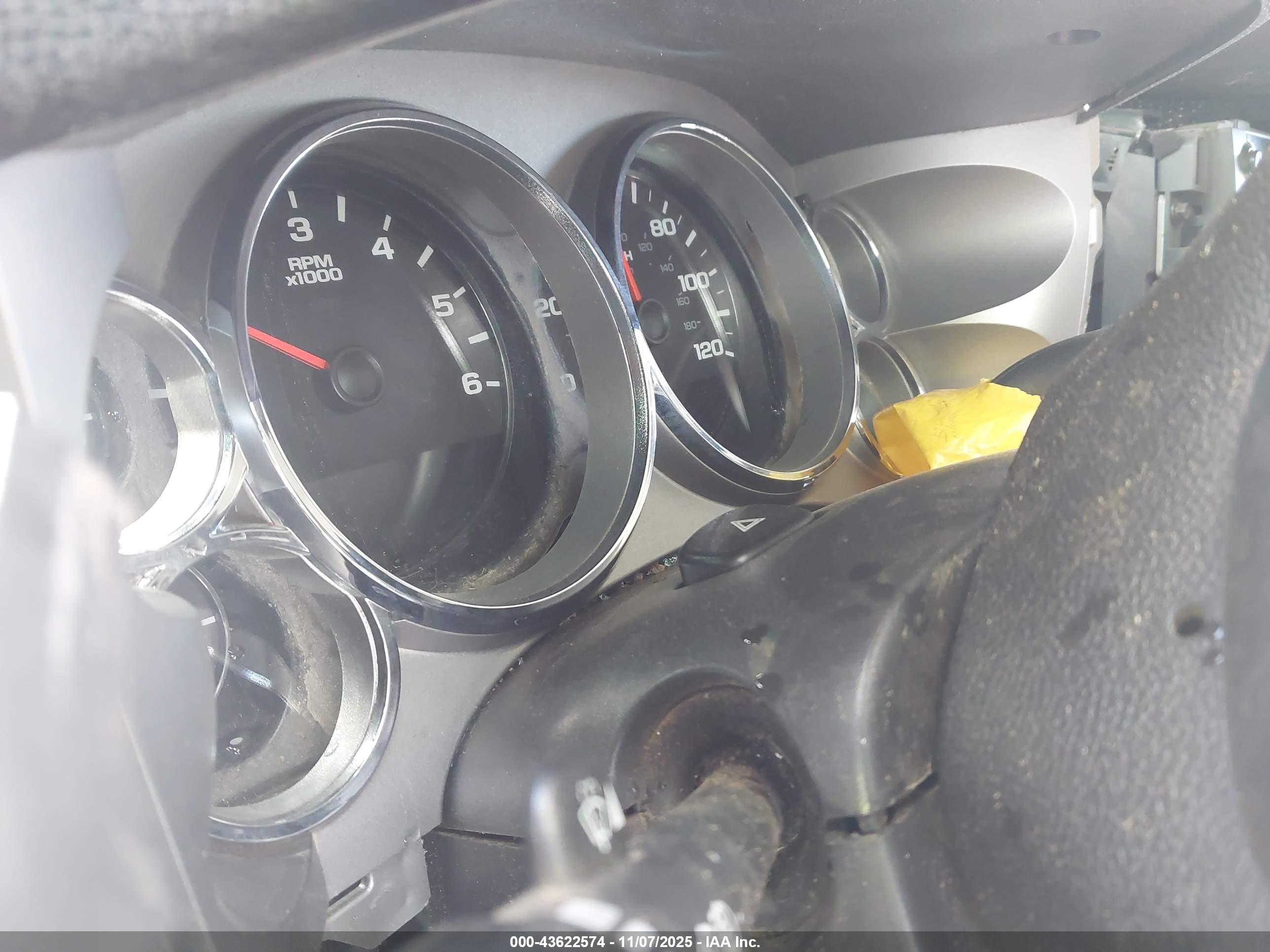 CHEVROLET SILVERADO image 7
