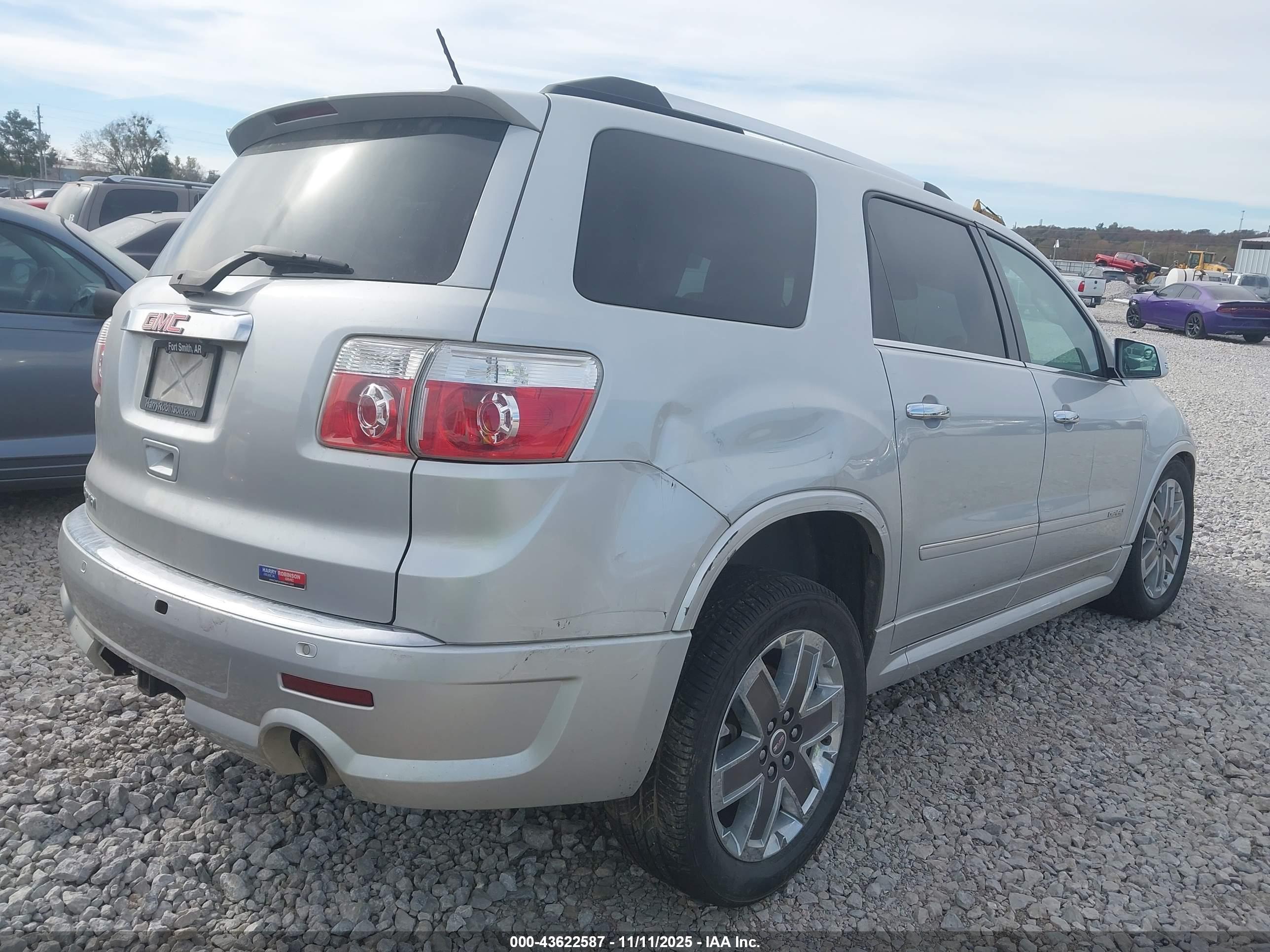 GMC ACADIA image 4