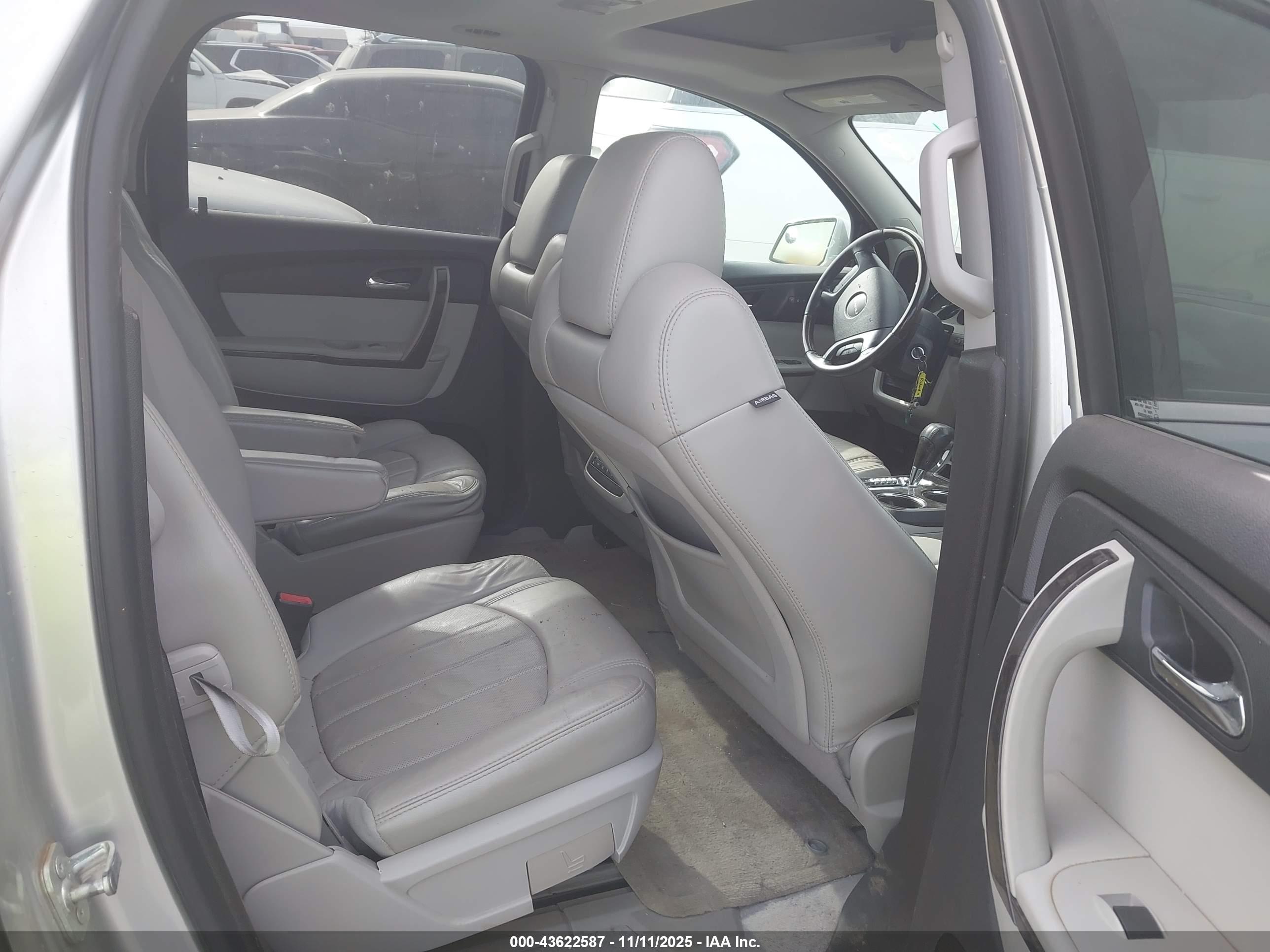 GMC ACADIA image 8