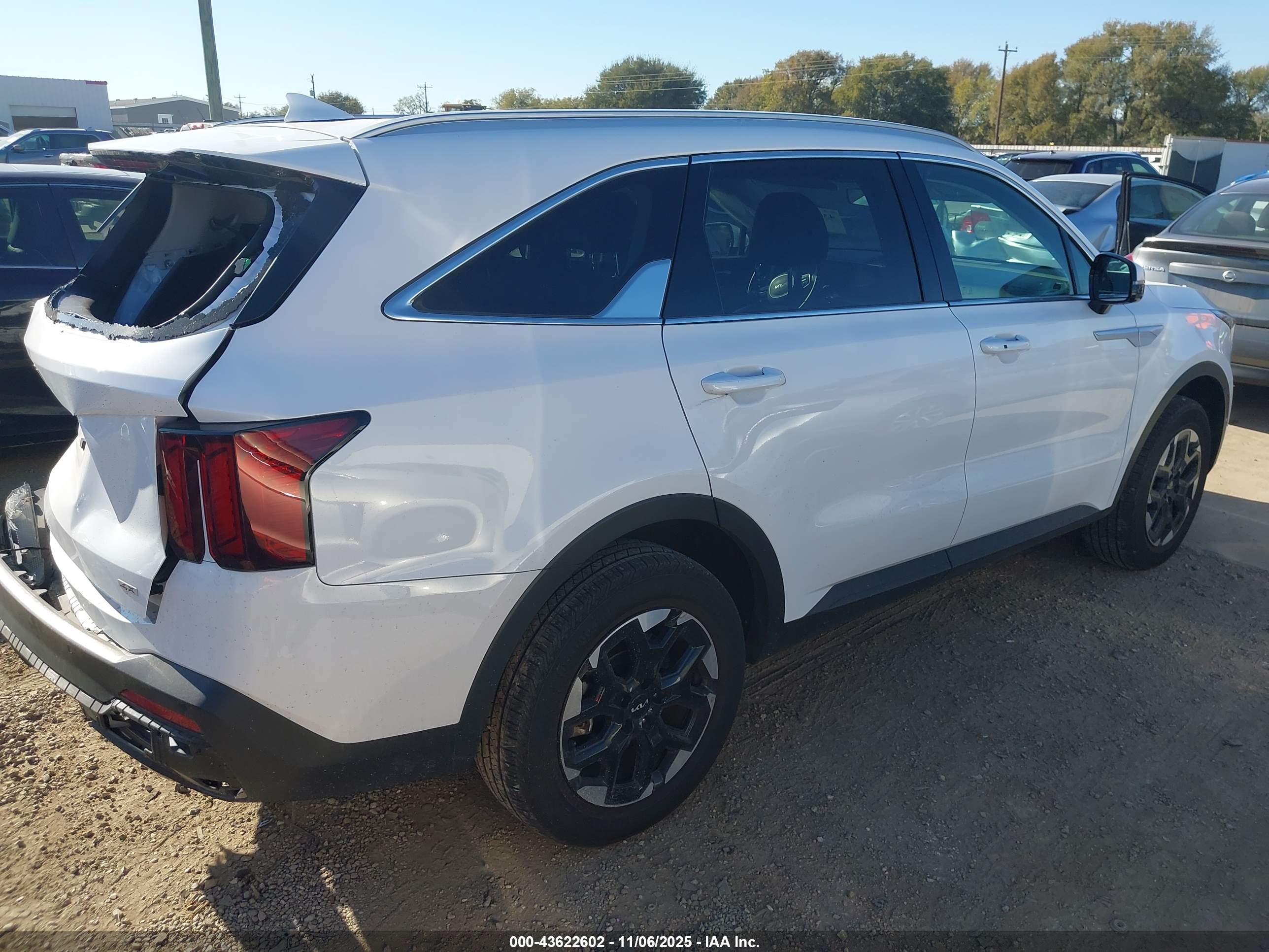 KIA SORENTO image 4
