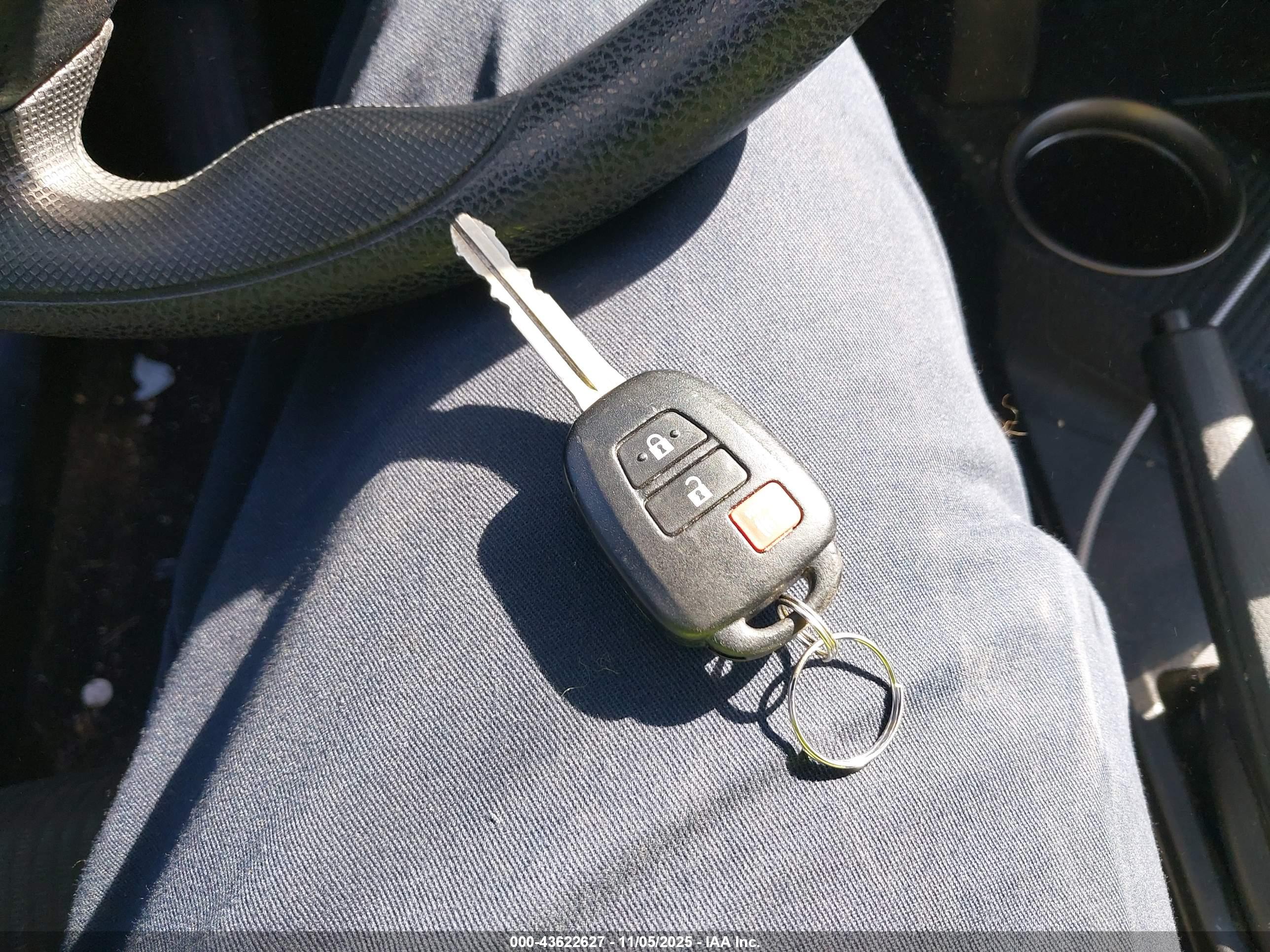 TOYOTA RAV4 image 11