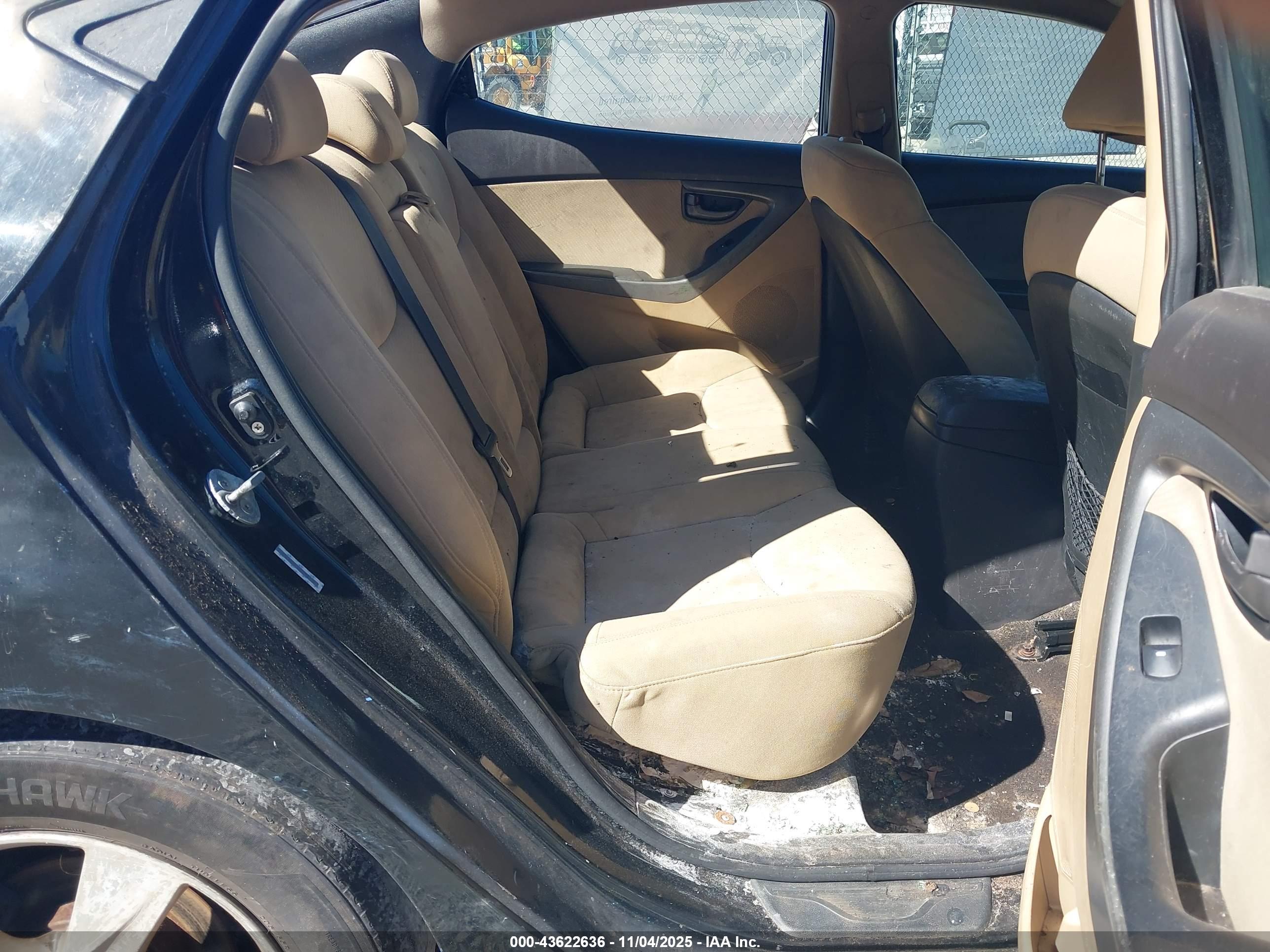 HYUNDAI ELANTRA image 8