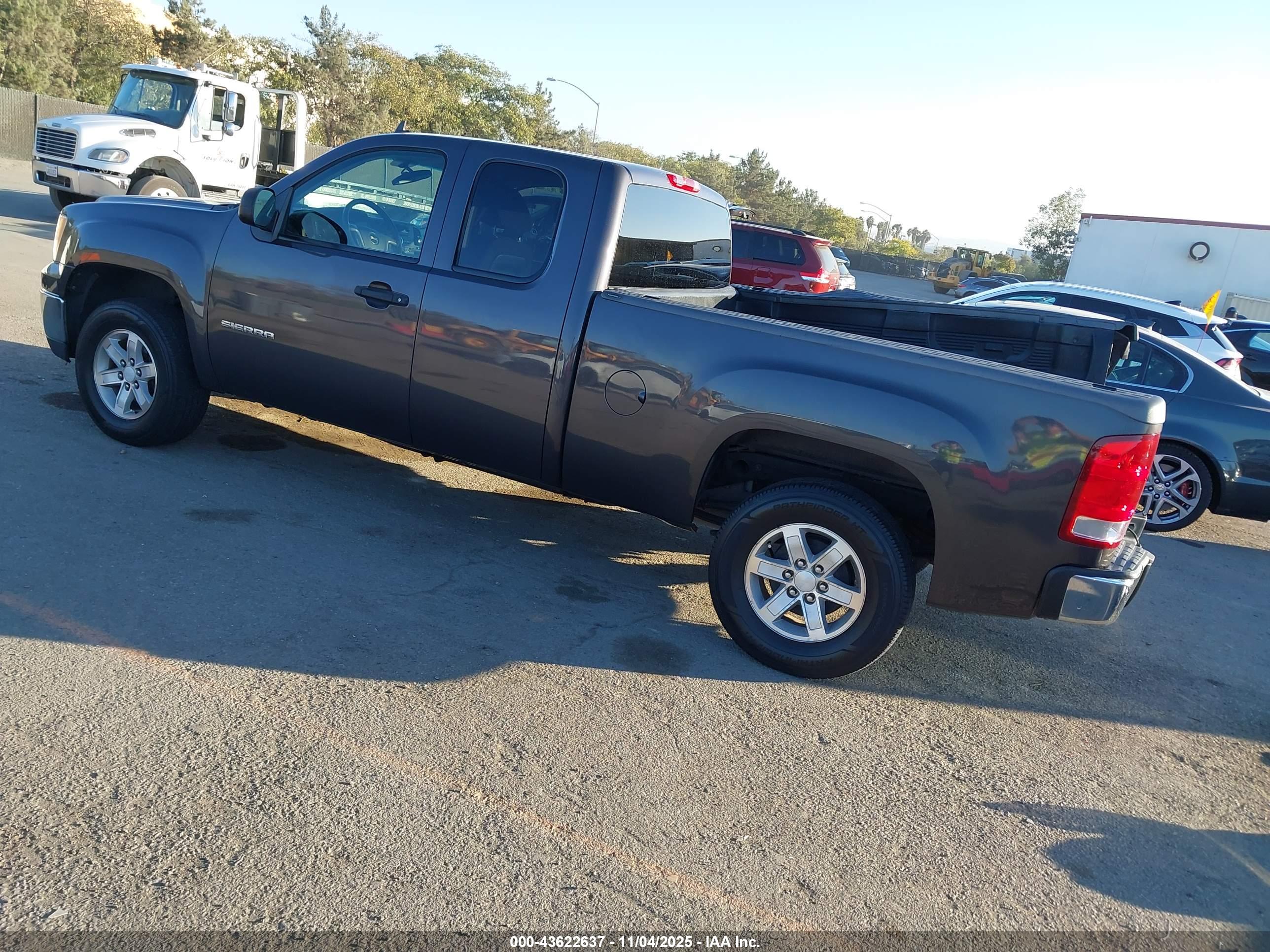 GMC SIERRA image 3
