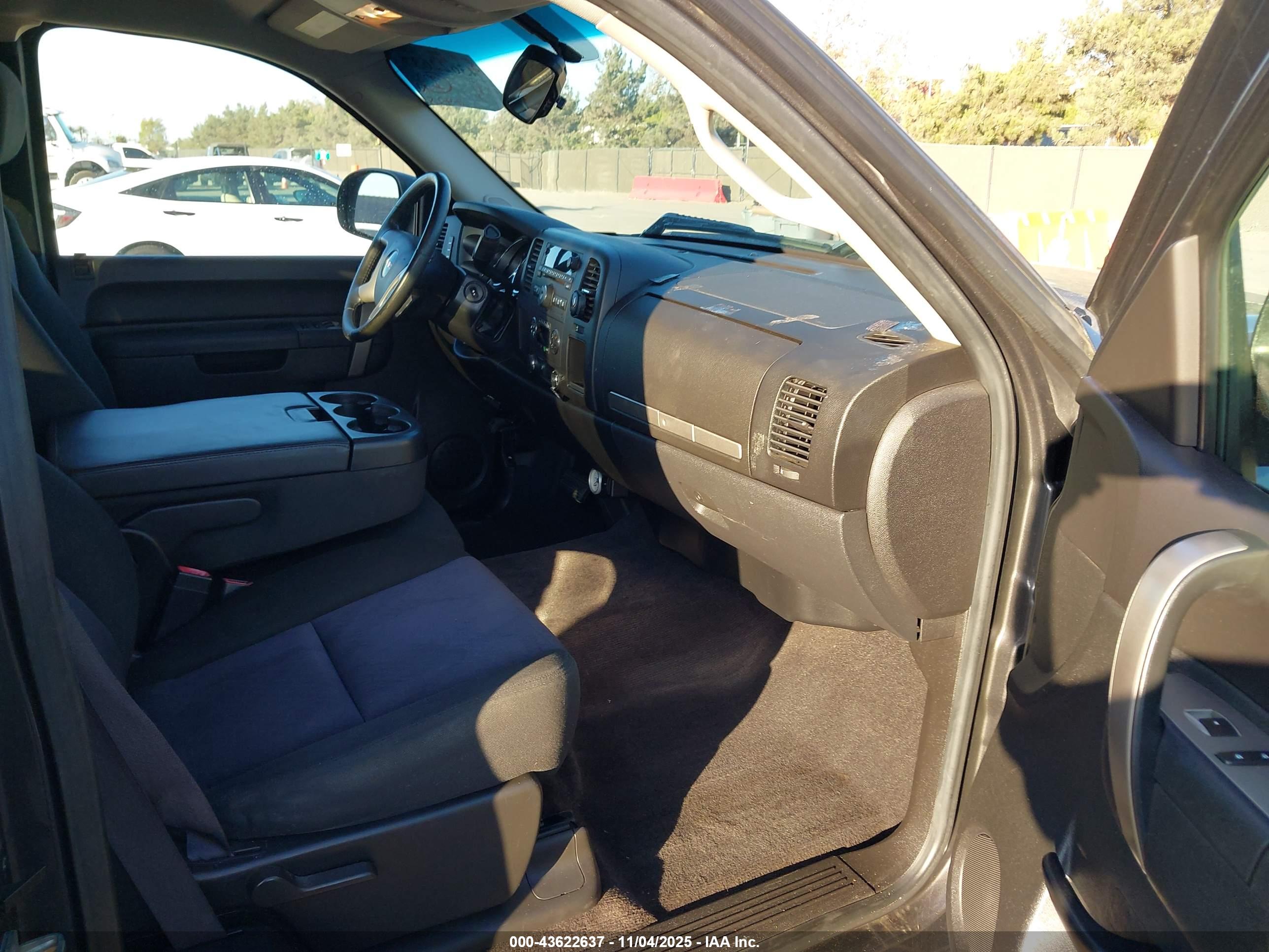 GMC SIERRA image 5