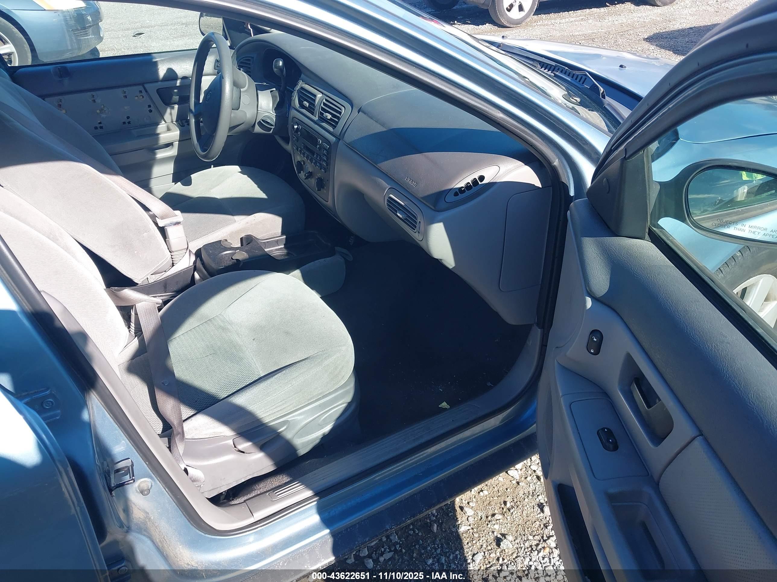 FORD TAURUS image 5