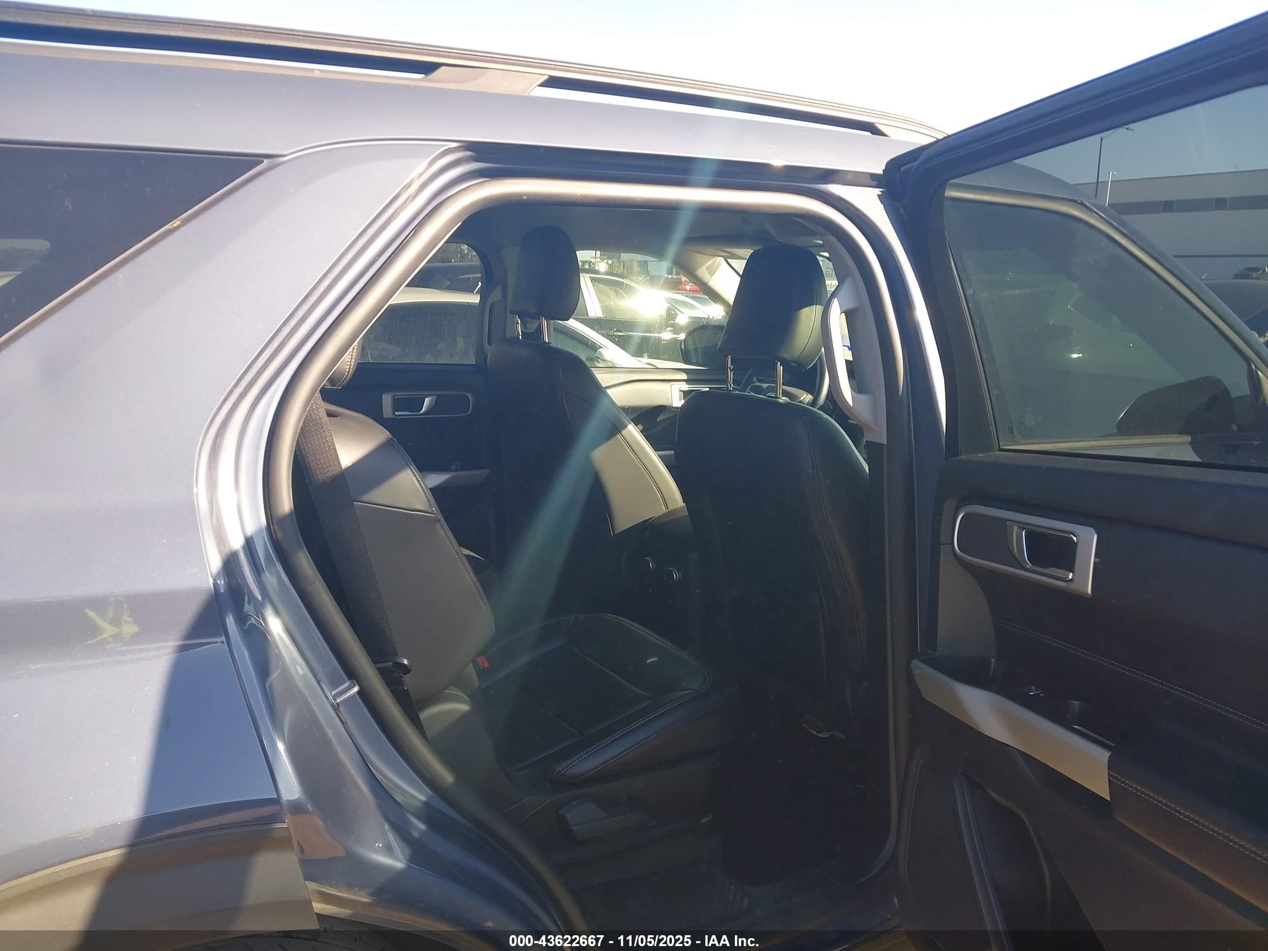 FORD EXPLORER image 8