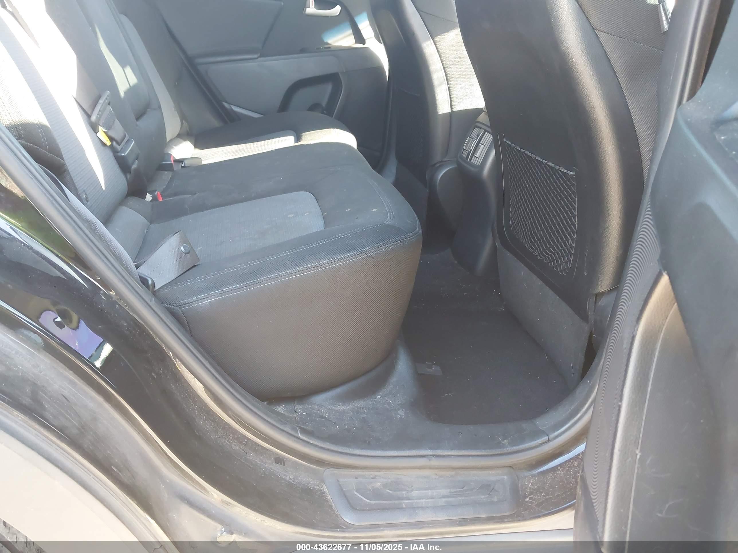 KIA SPORTAGE image 8