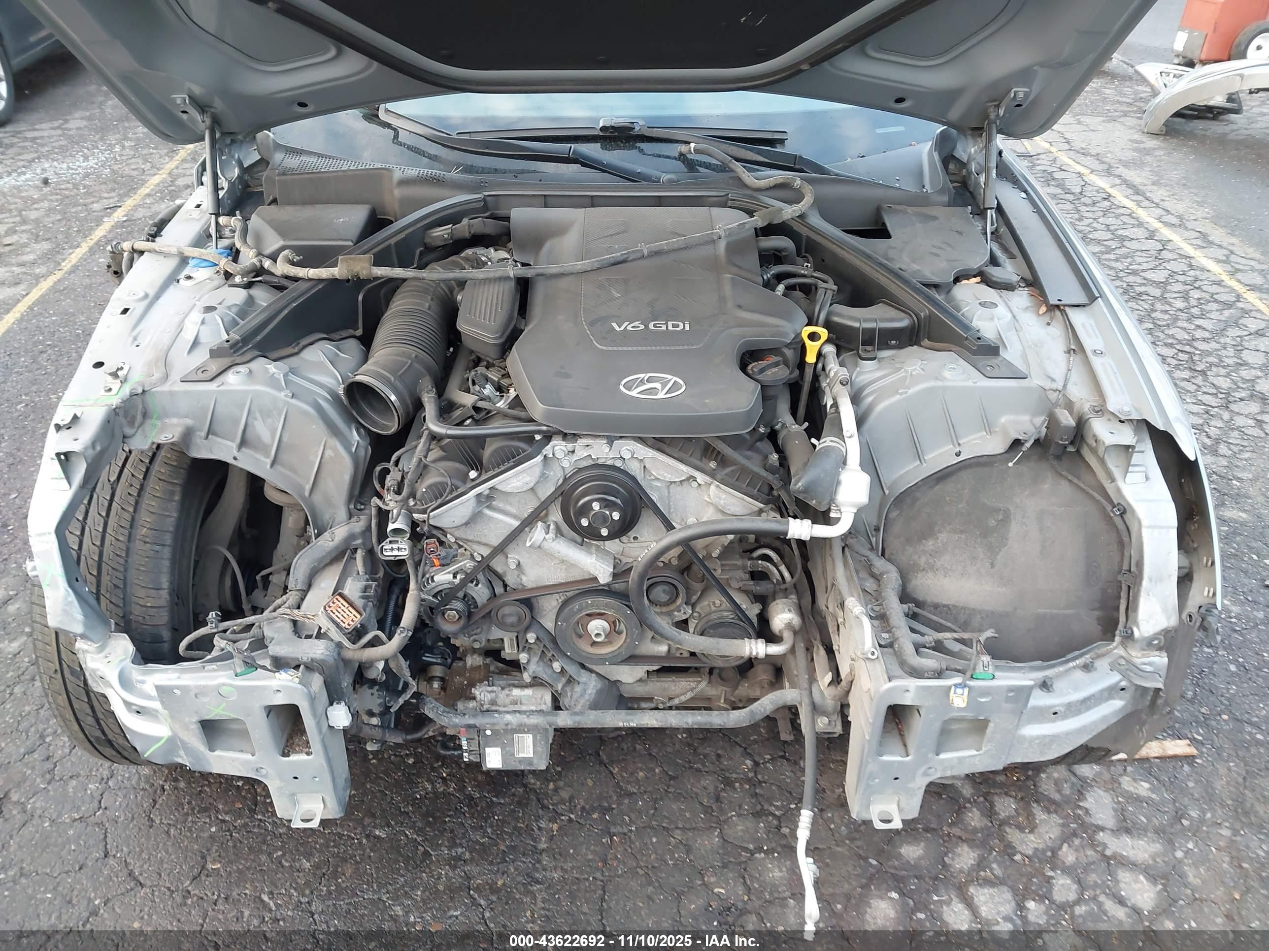 HYUNDAI GENESIS image 10