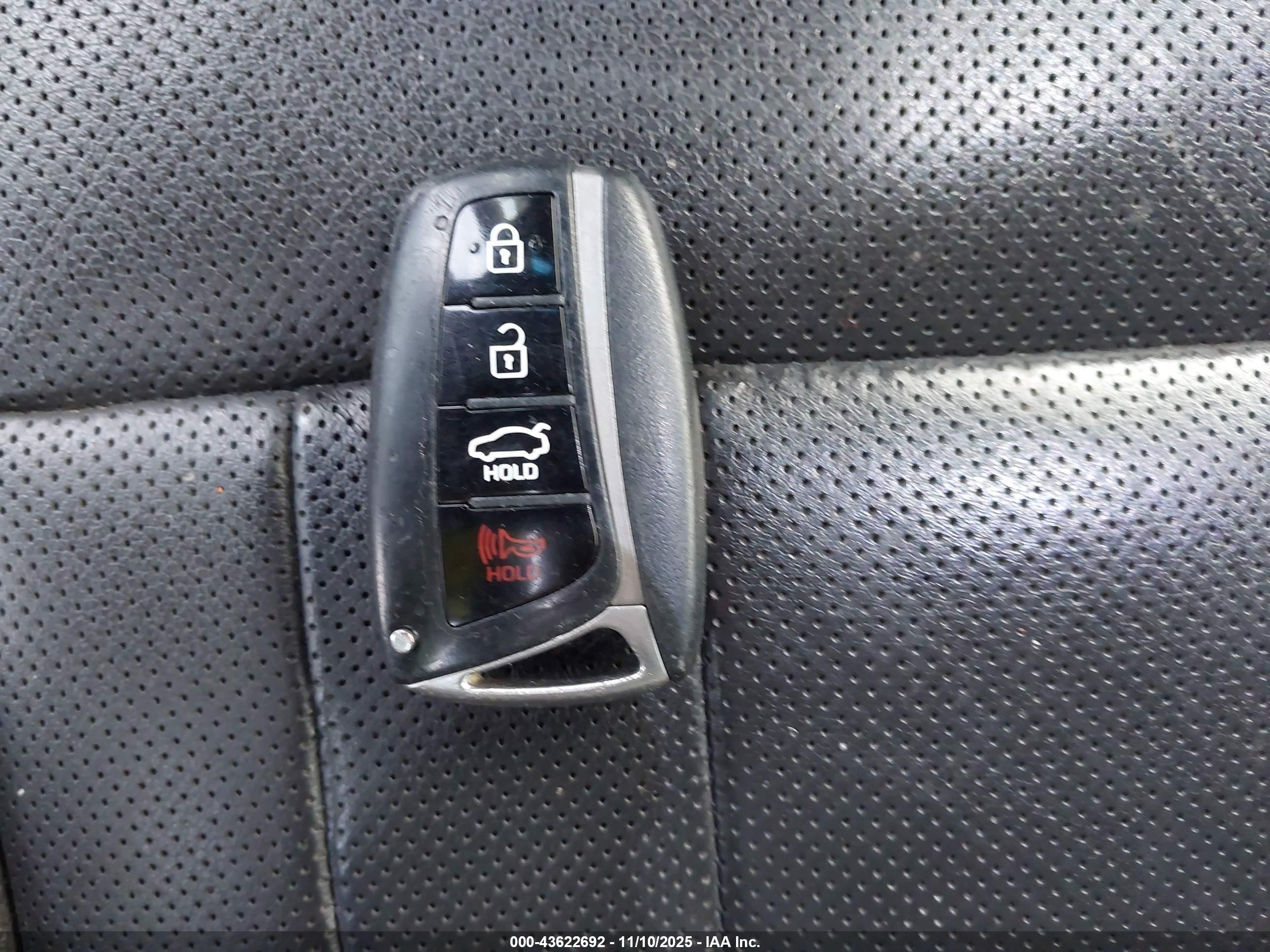 HYUNDAI GENESIS image 11