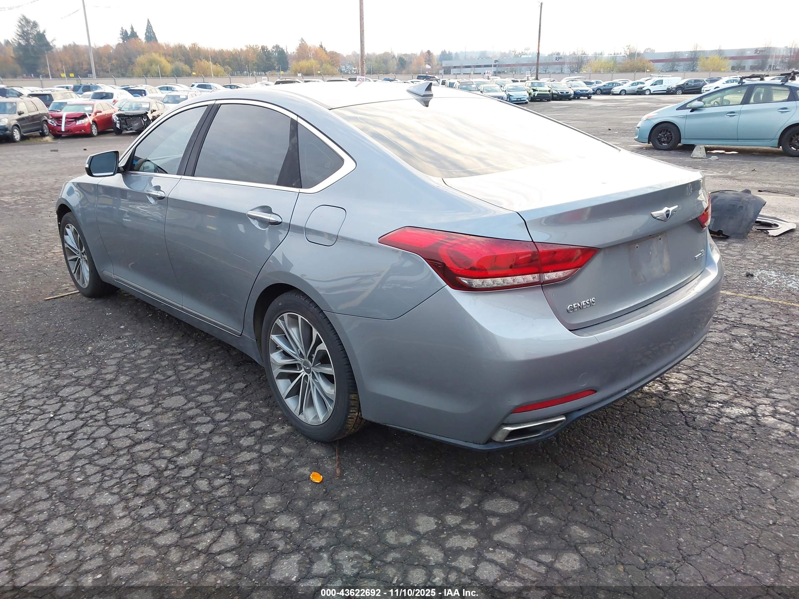 HYUNDAI GENESIS image 3