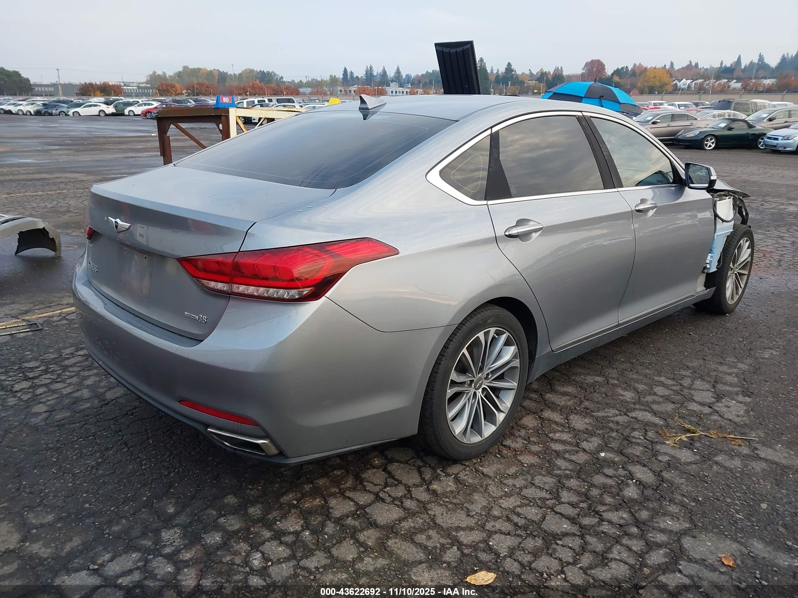 HYUNDAI GENESIS image 4