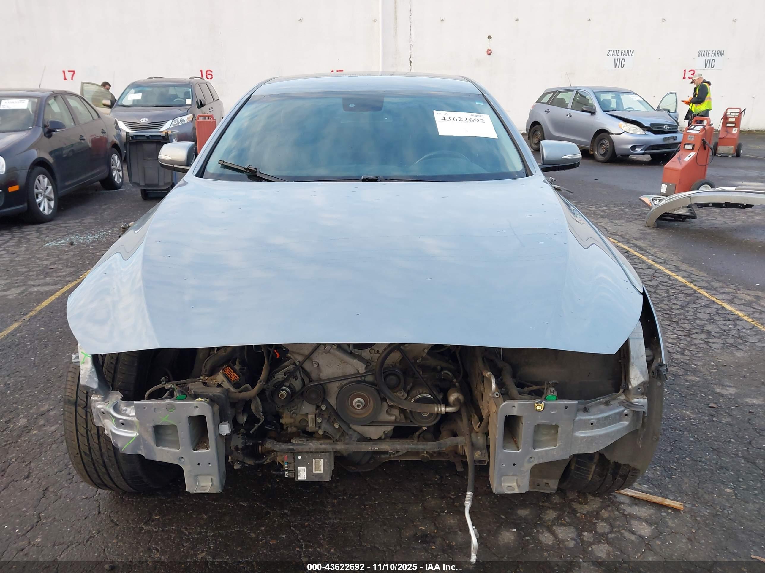 HYUNDAI GENESIS image 6