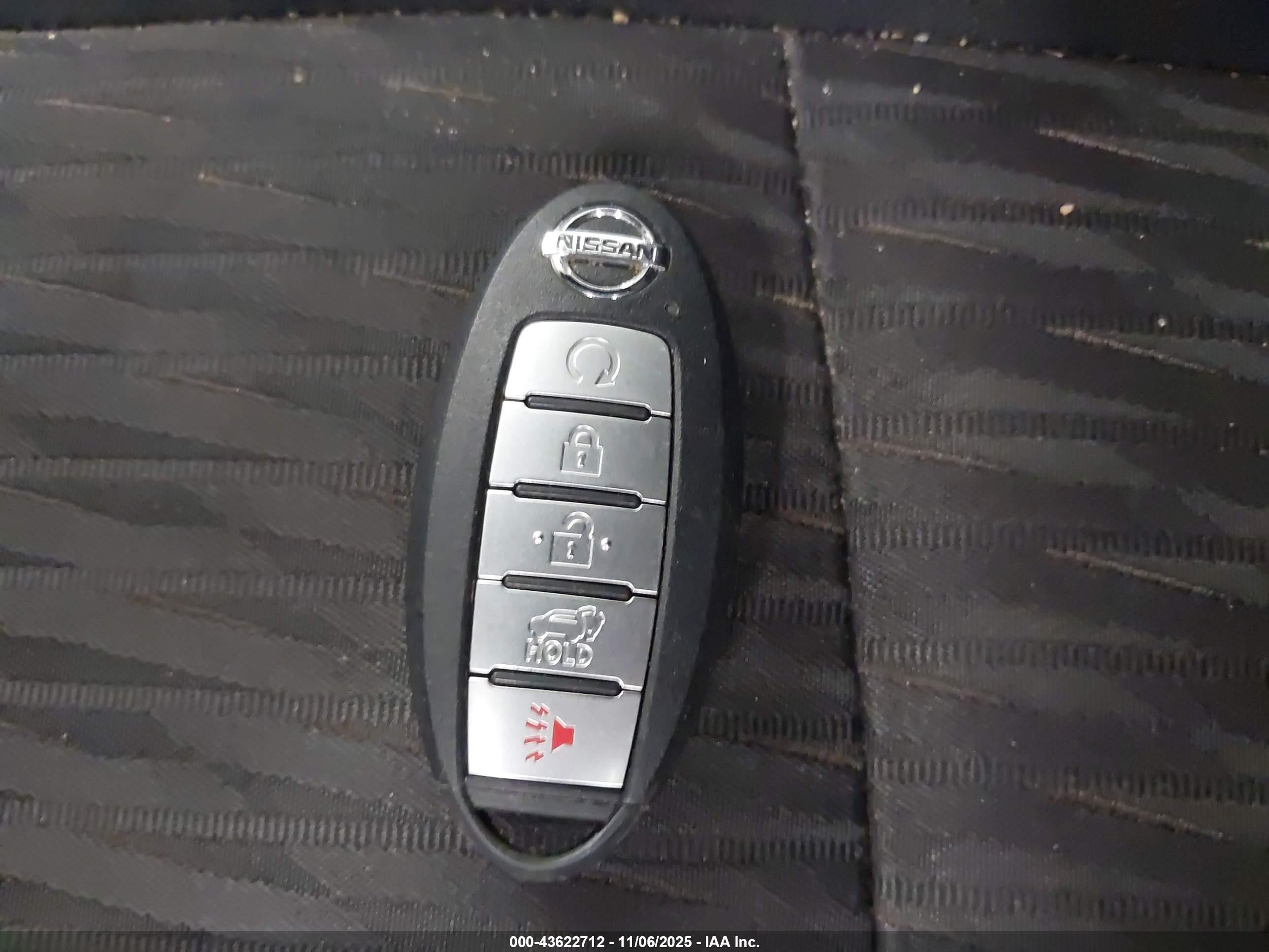 NISSAN ROGUE image 11