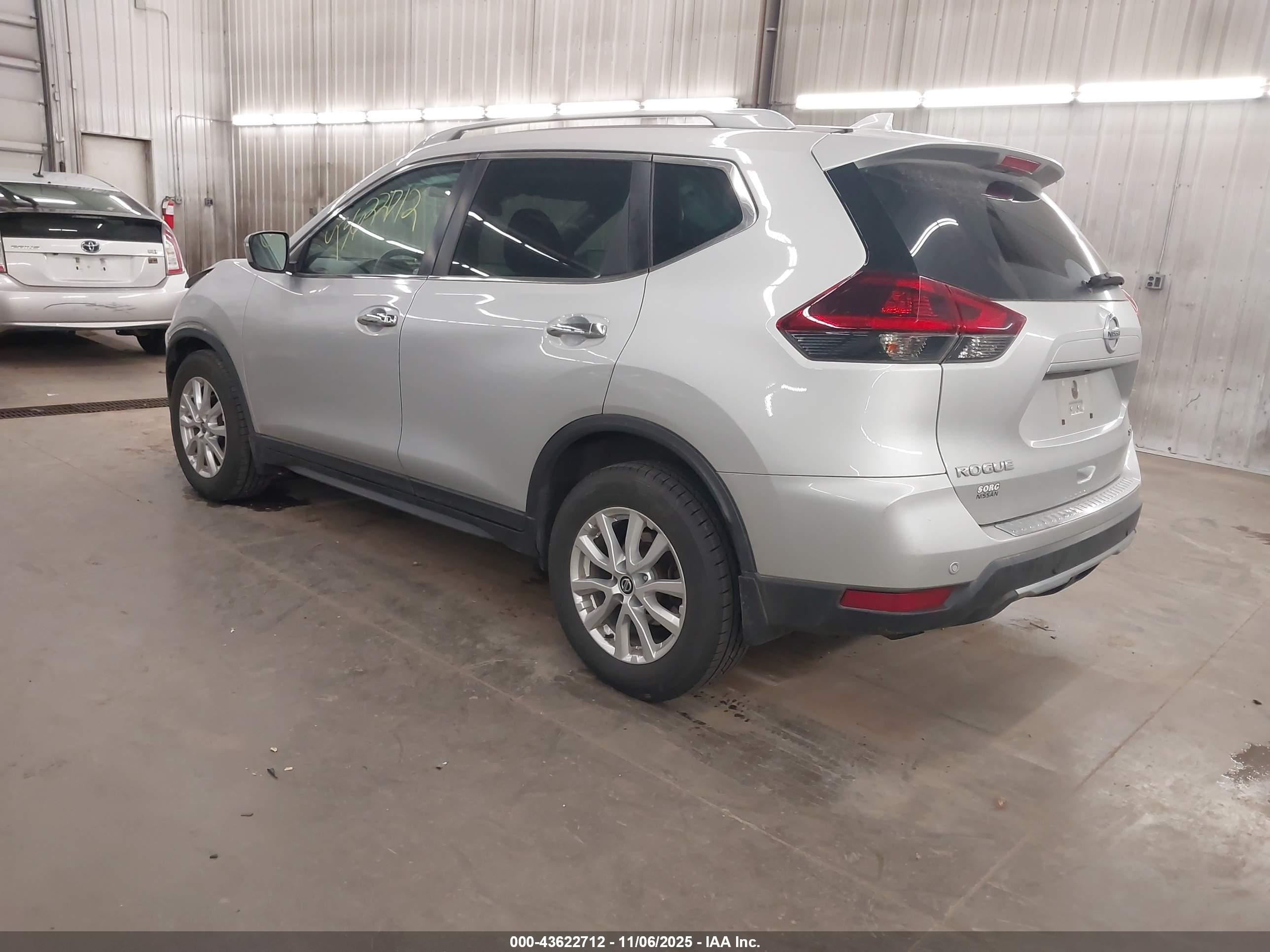 NISSAN ROGUE image 3