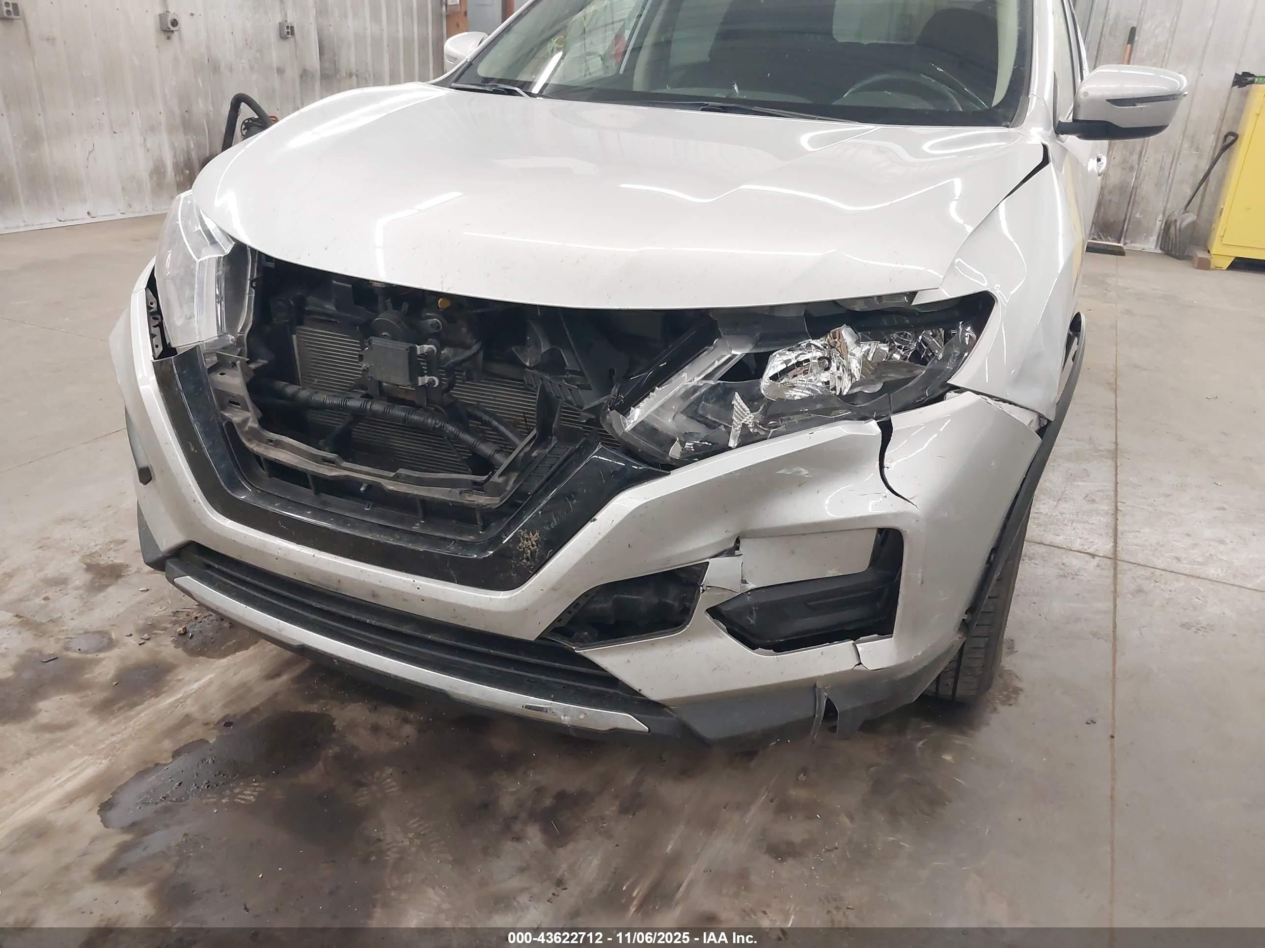 NISSAN ROGUE image 6